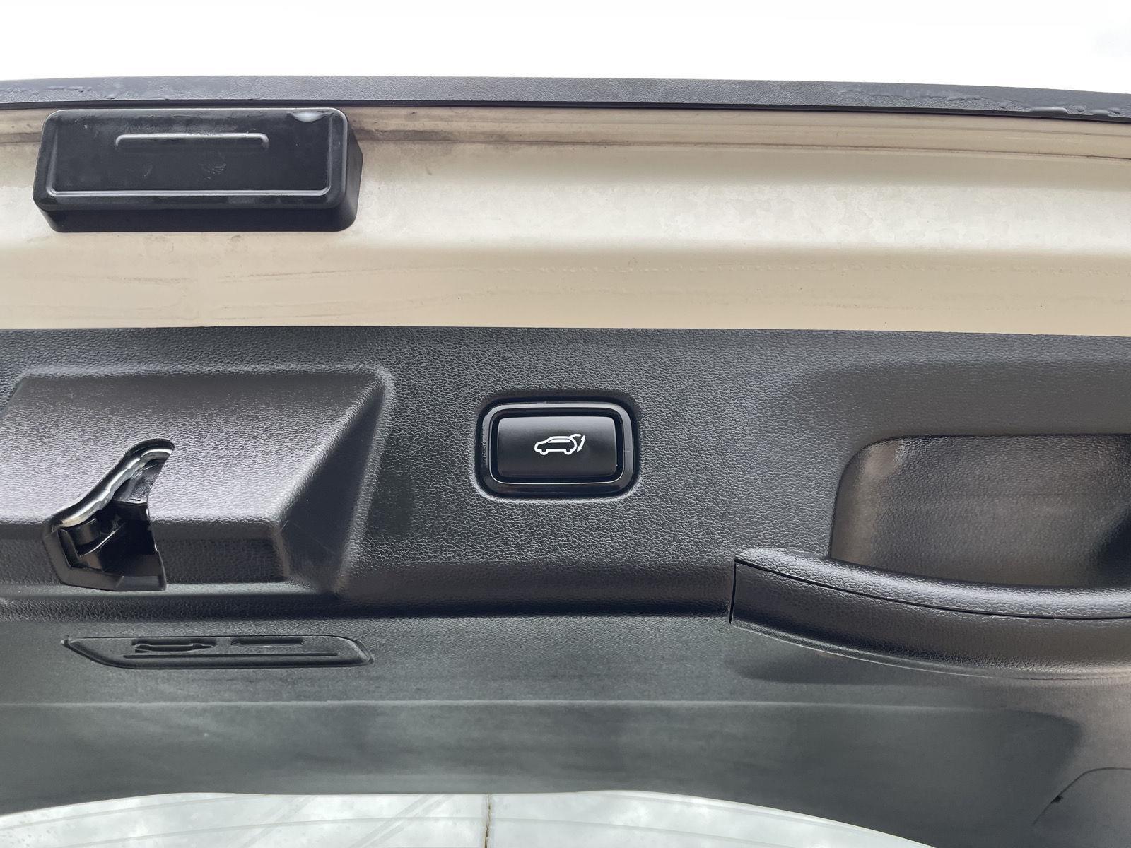 Vehicle photo 35