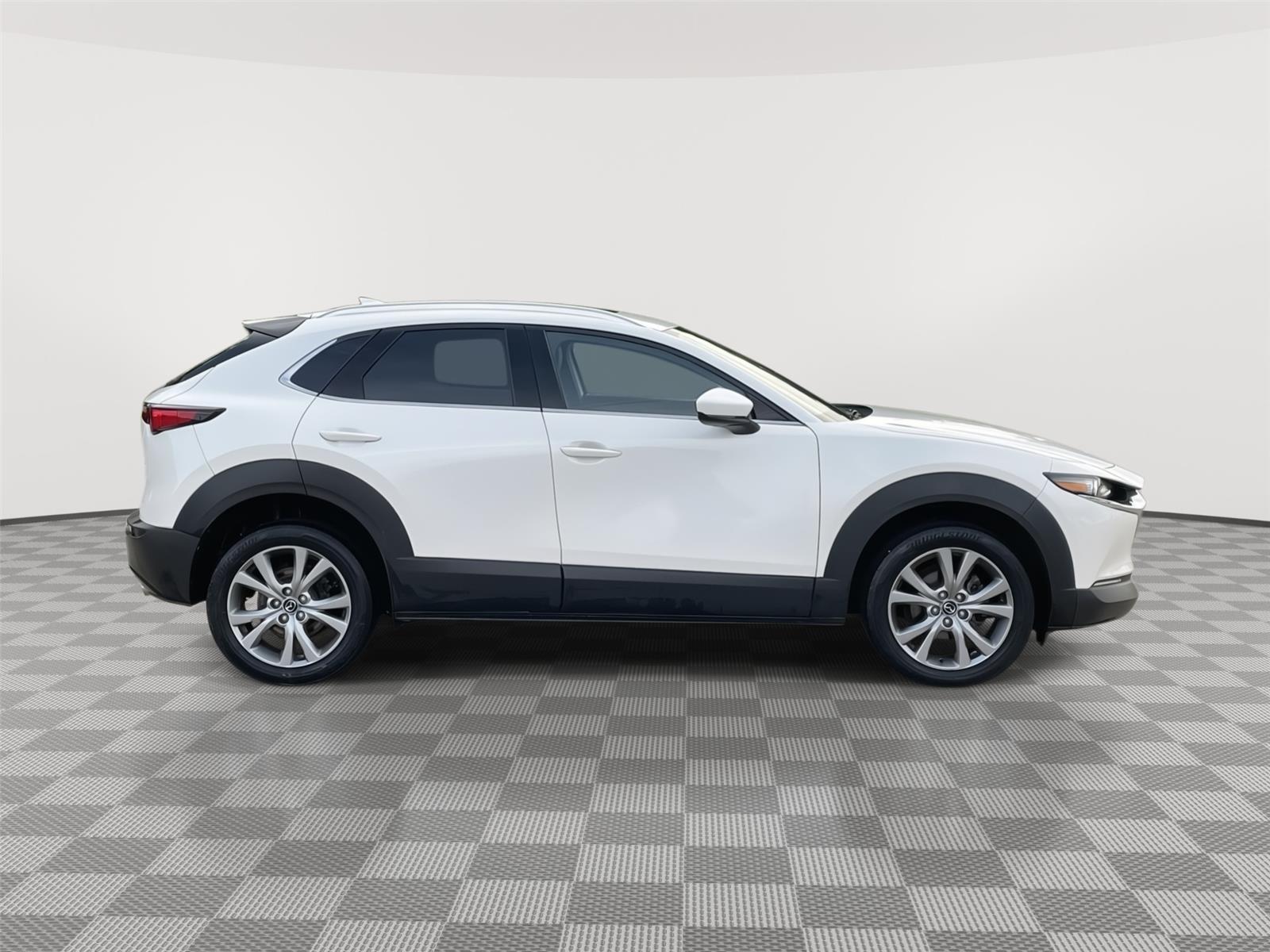 Vehicle photo 6
