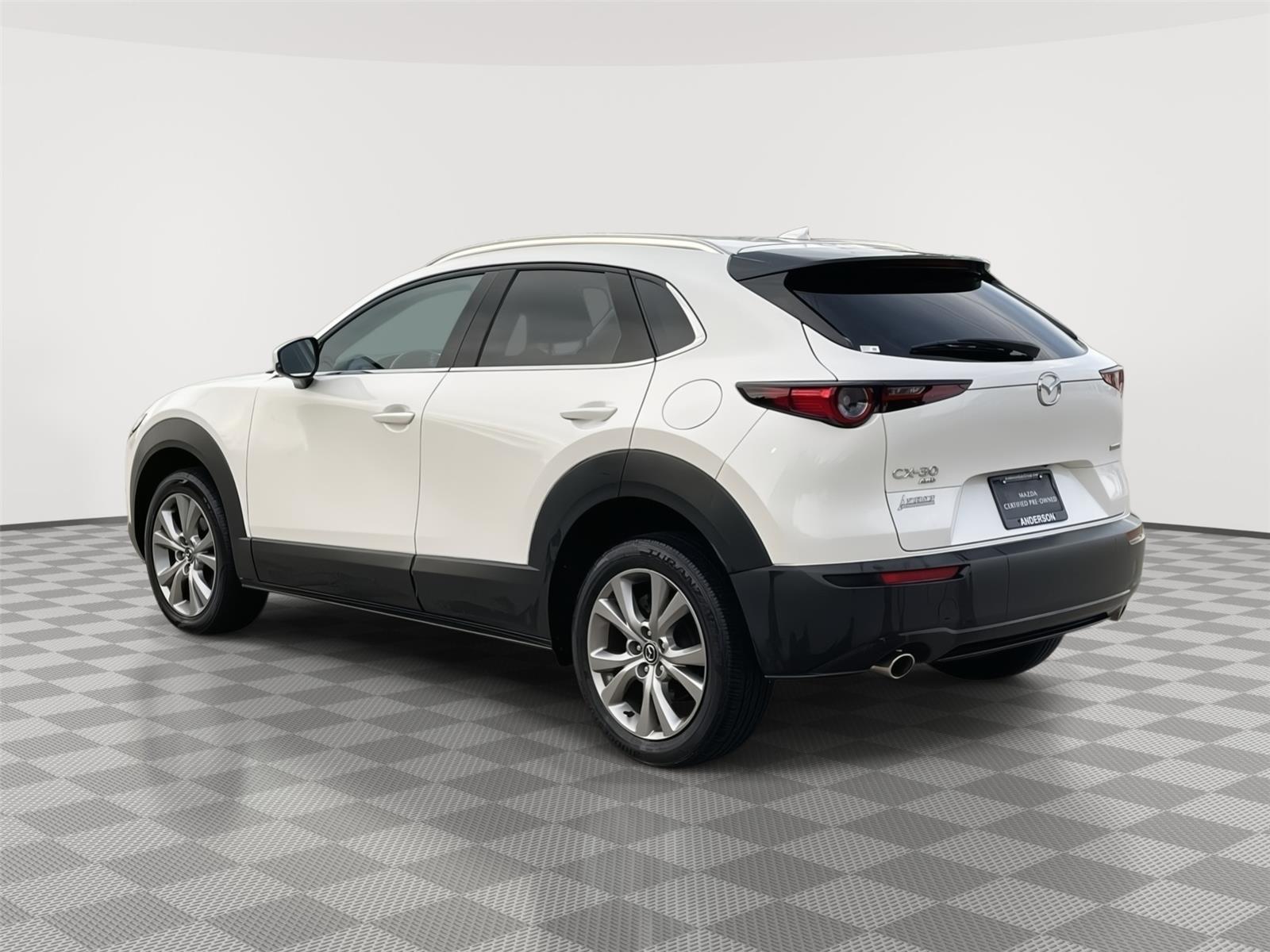 Vehicle photo 9