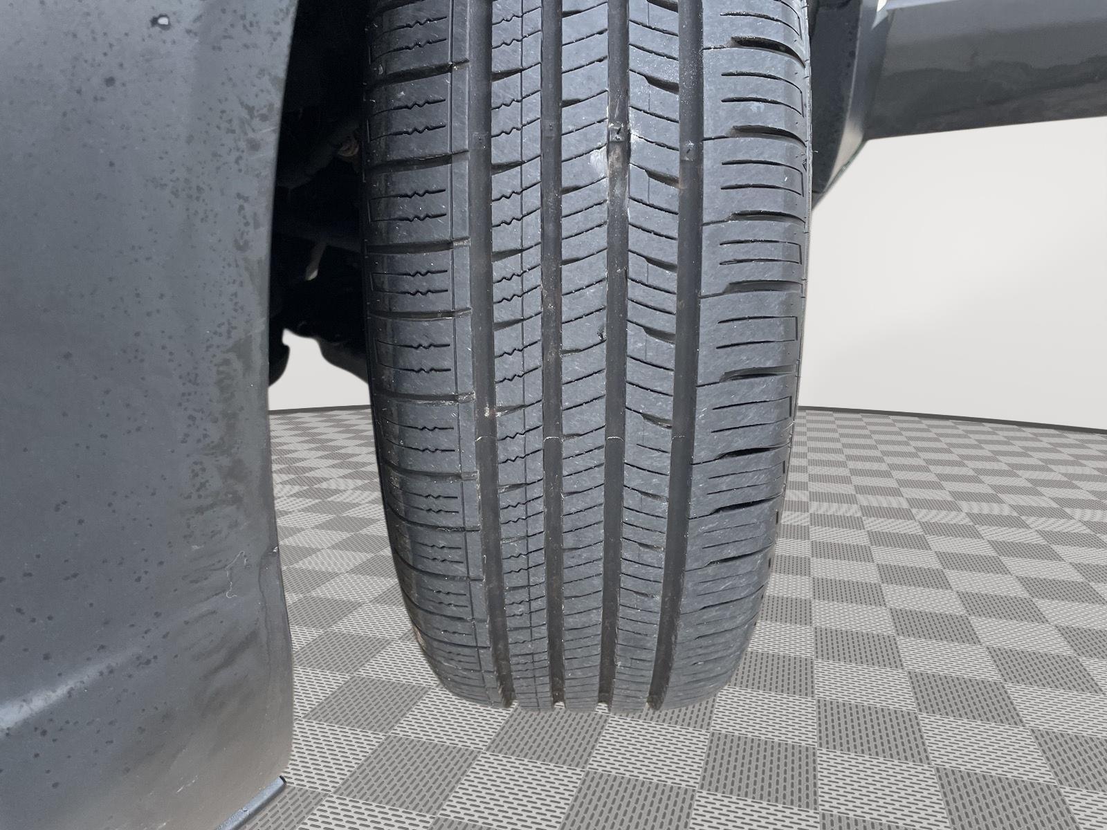 Vehicle photo 11