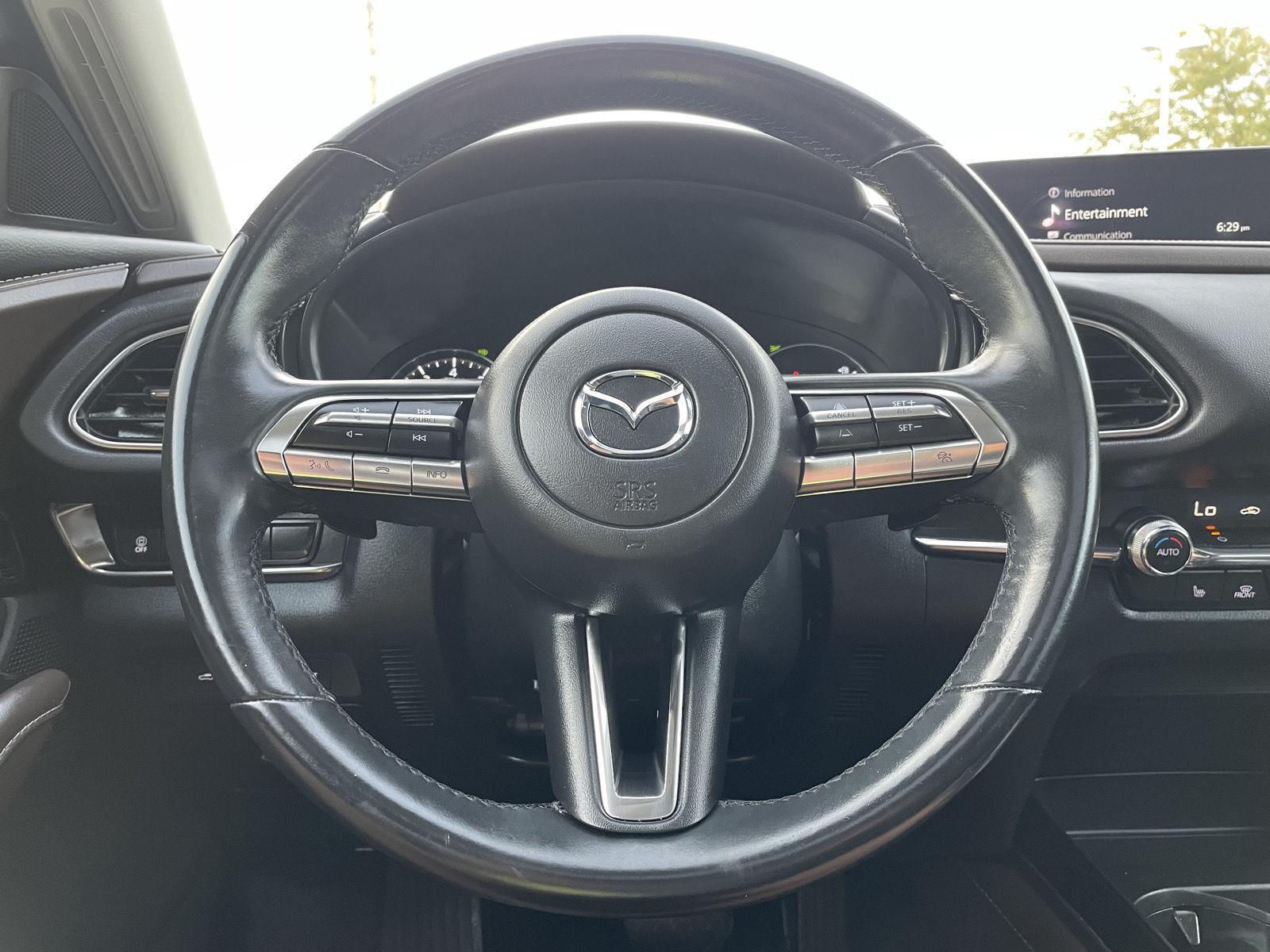 Vehicle photo 12