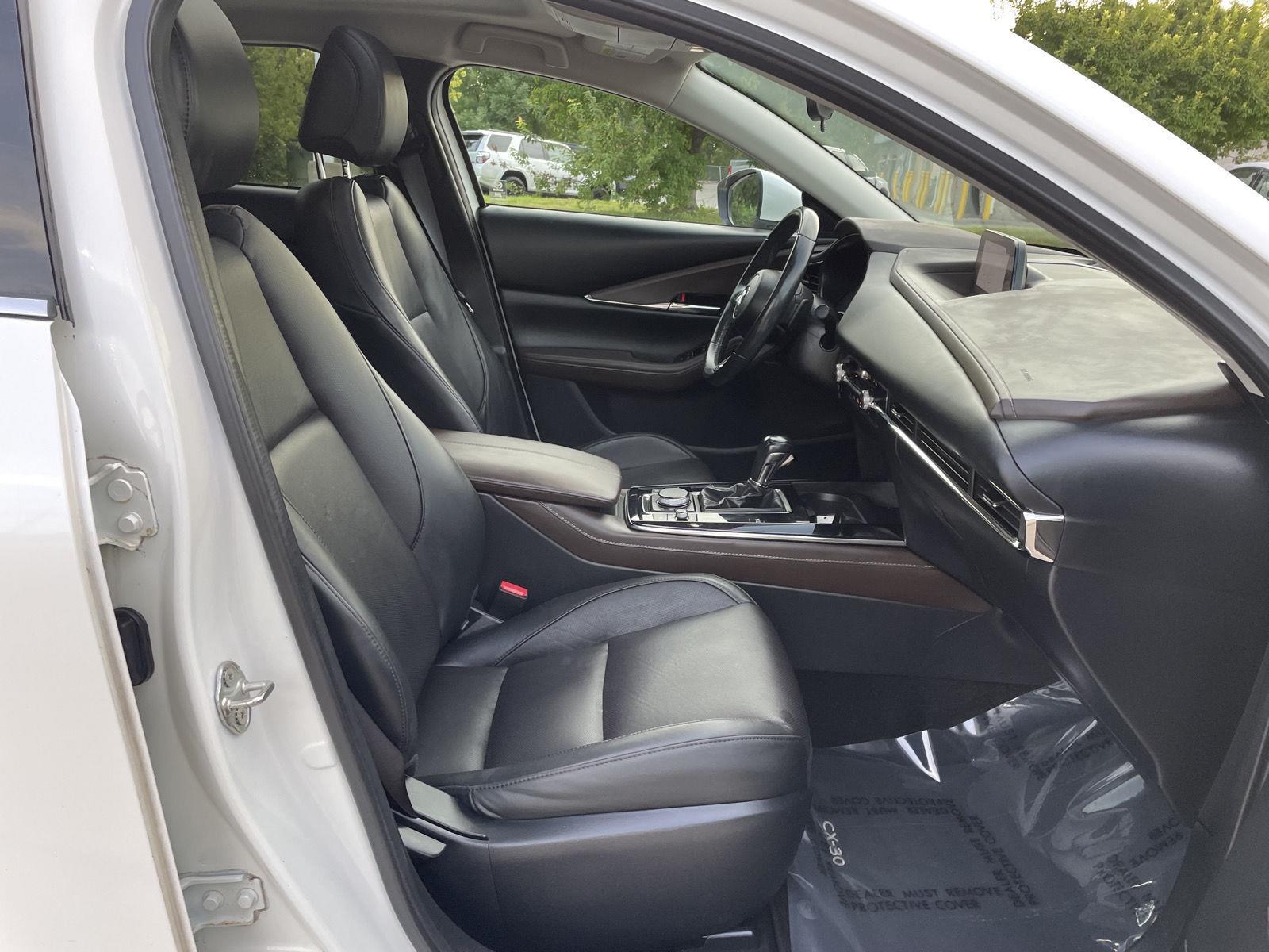 Vehicle photo 18