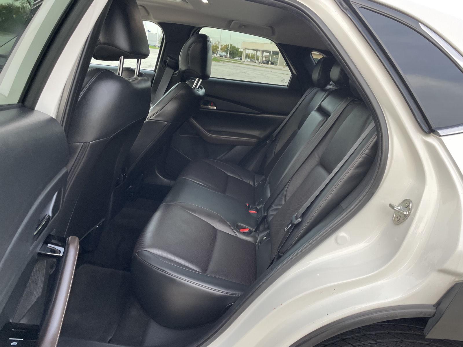 Vehicle photo 19