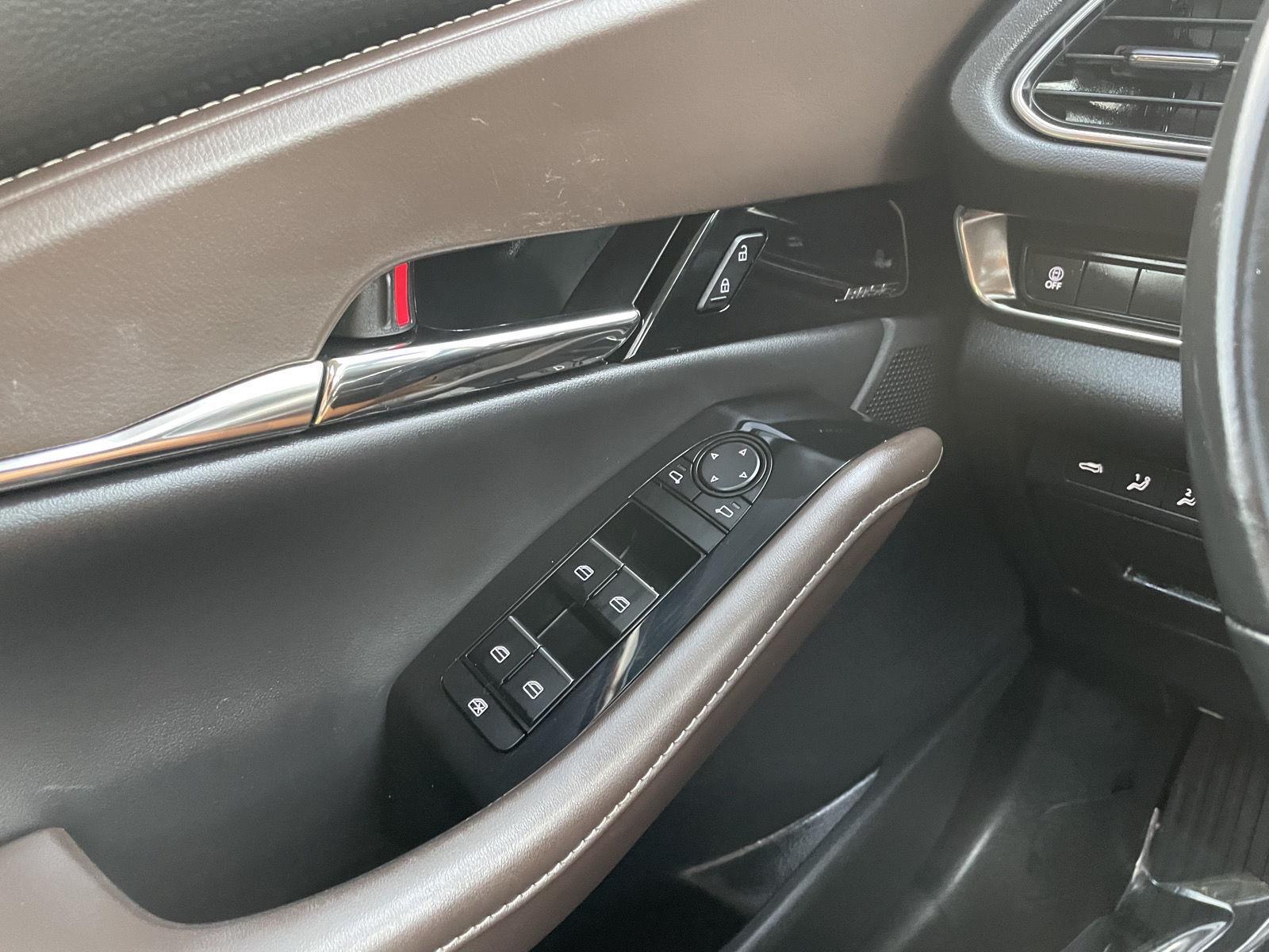 Vehicle photo 26