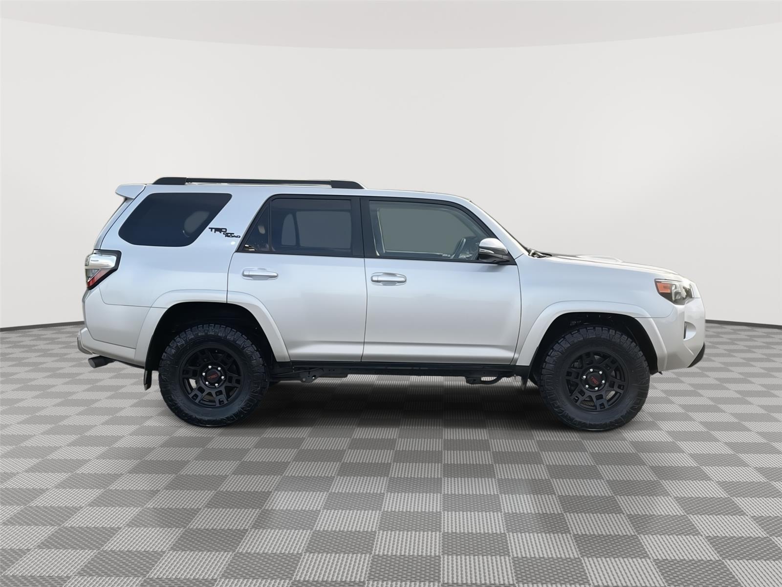 Vehicle photo 6
