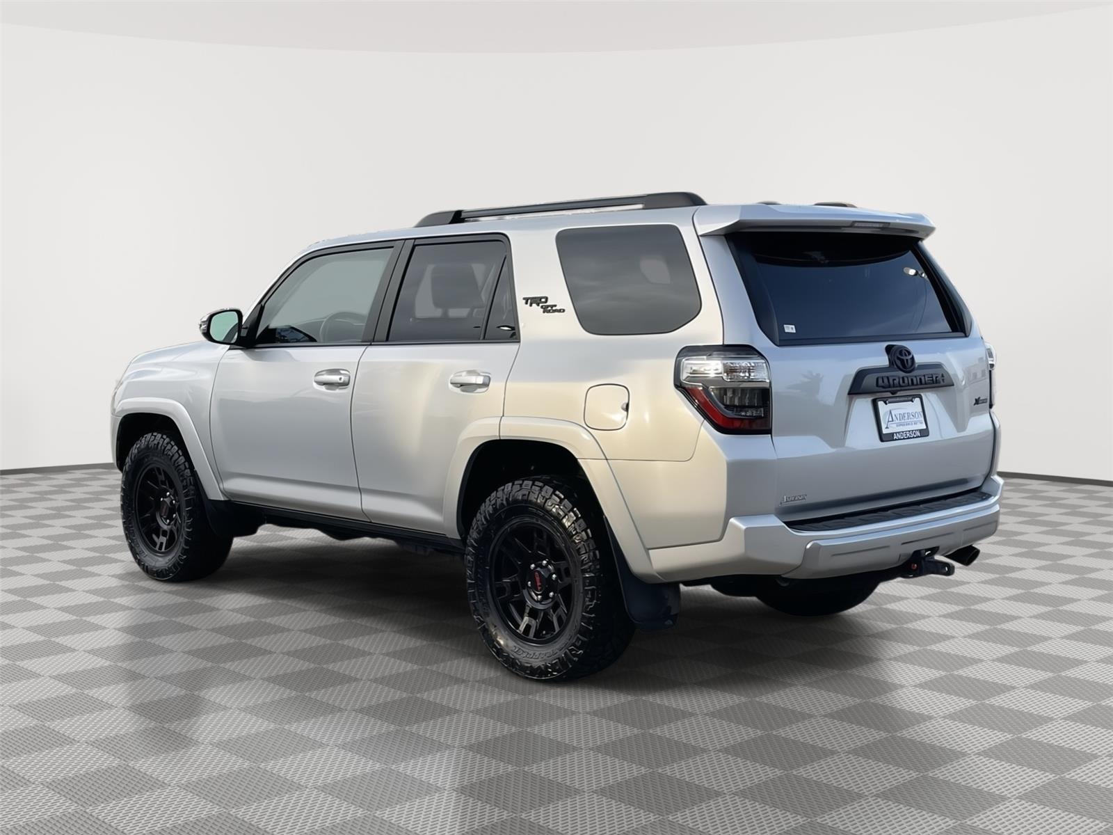 Vehicle photo 9
