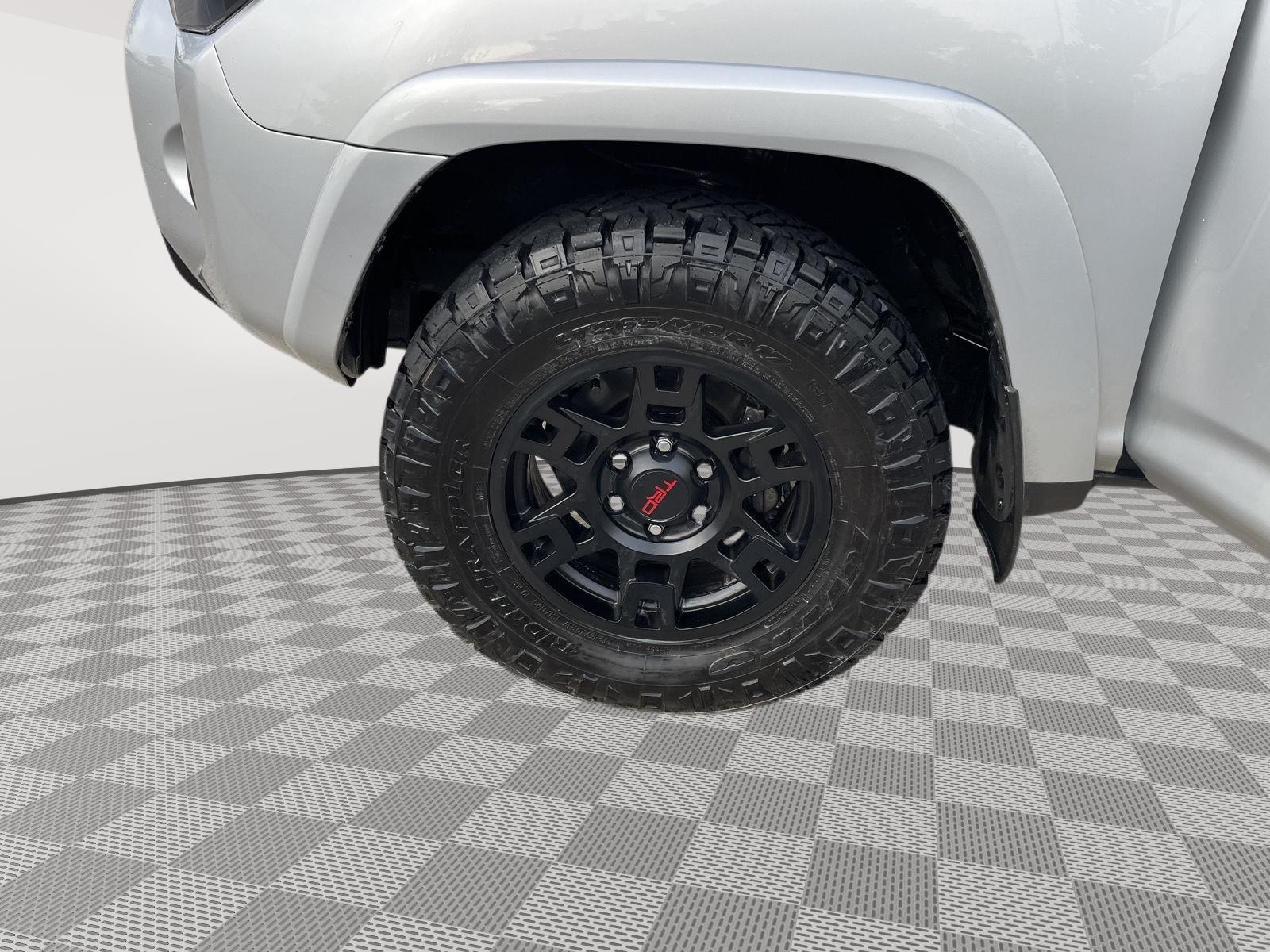 Vehicle photo 10