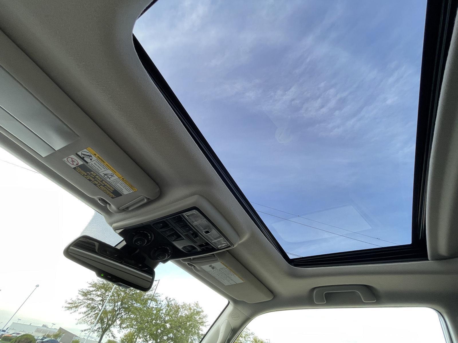 Vehicle photo 21