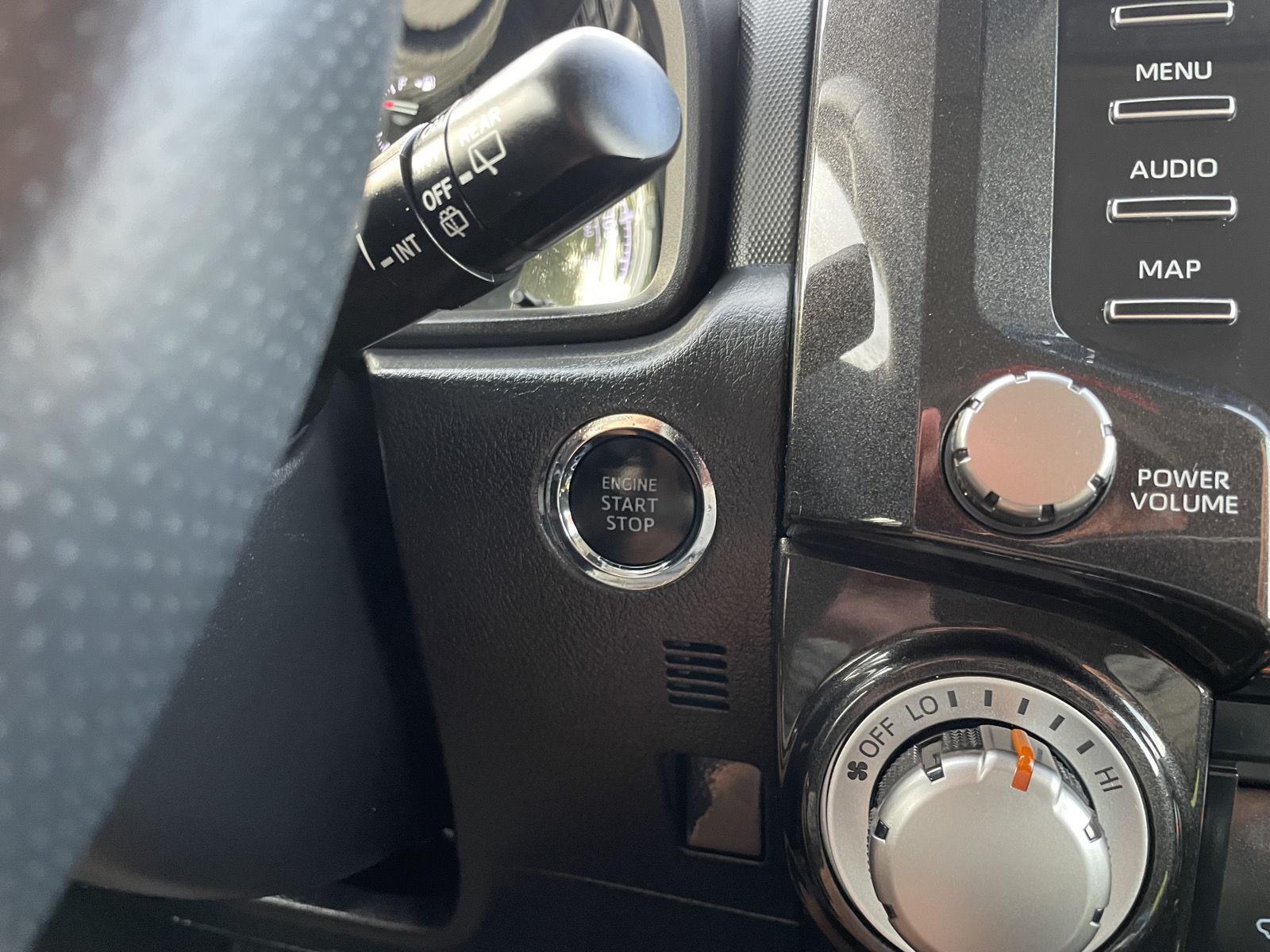 Vehicle photo 25
