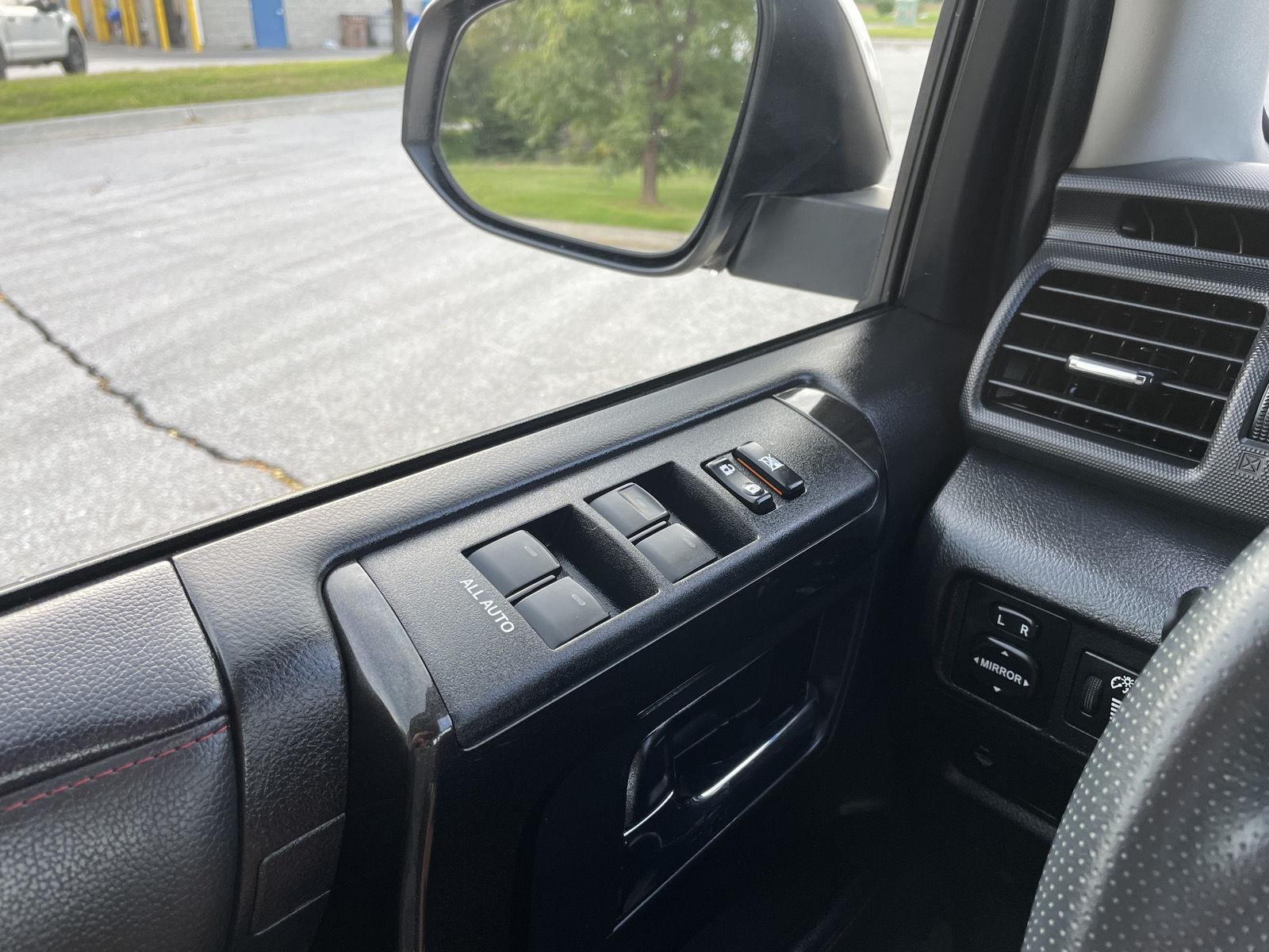 Vehicle photo 29