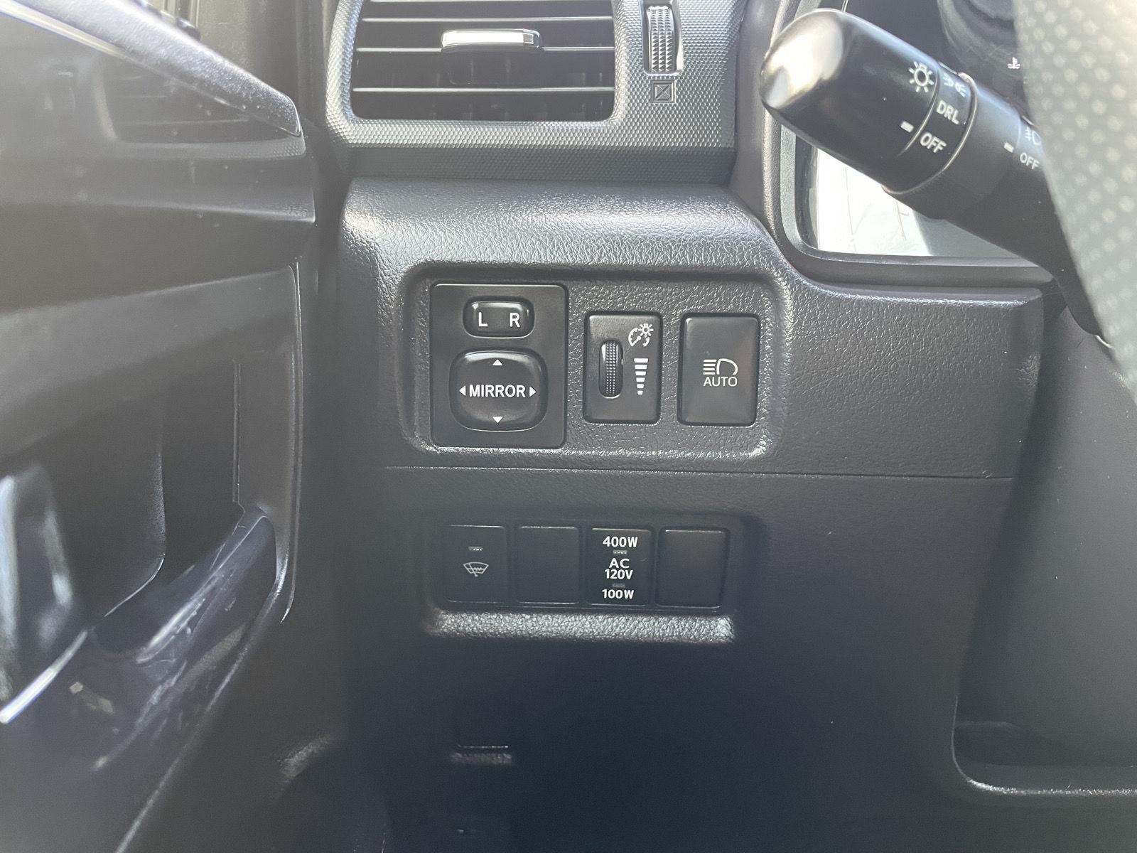 Vehicle photo 30