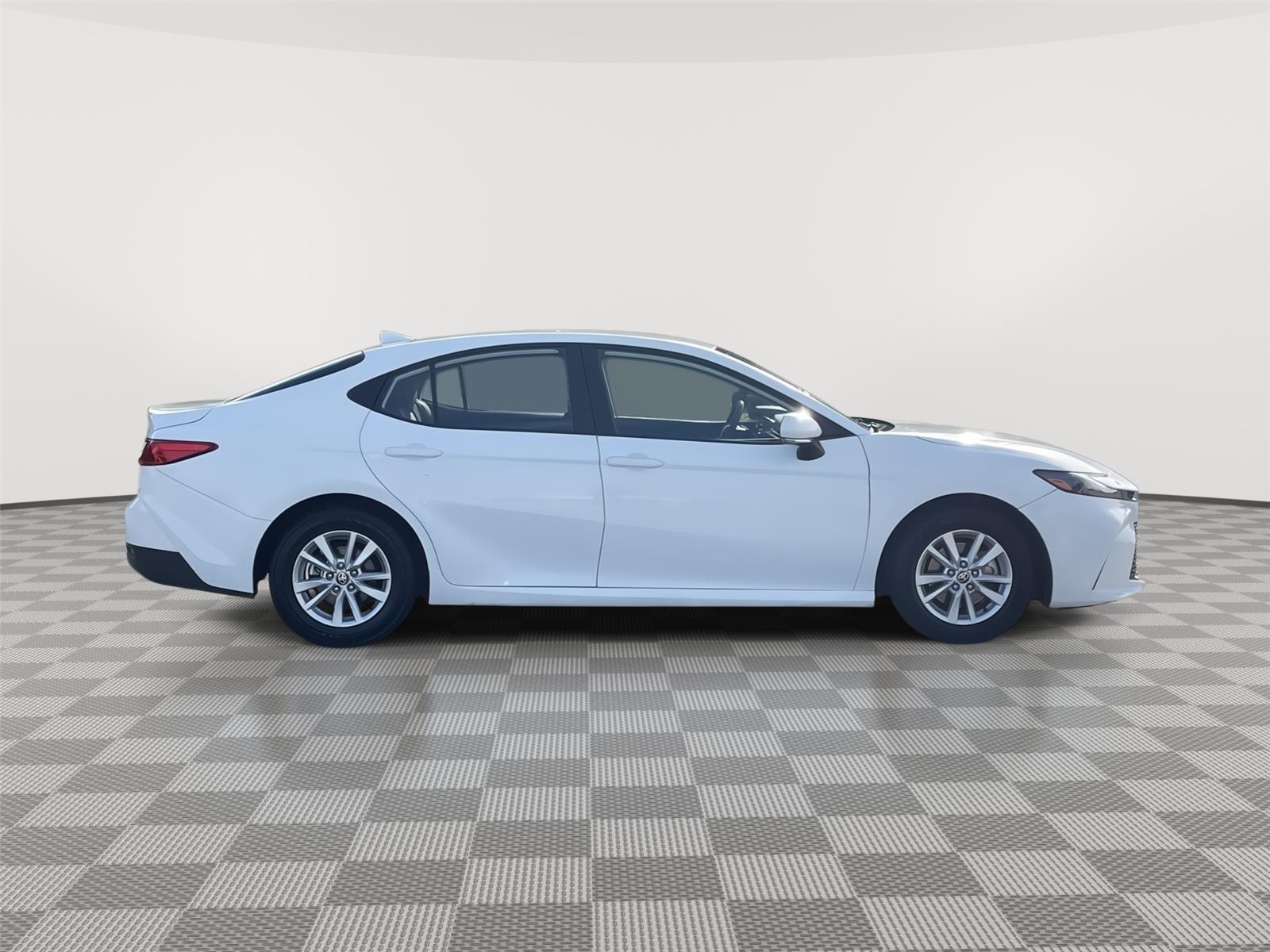 Vehicle photo 6