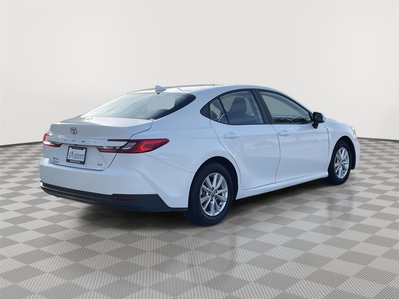 Vehicle photo 7