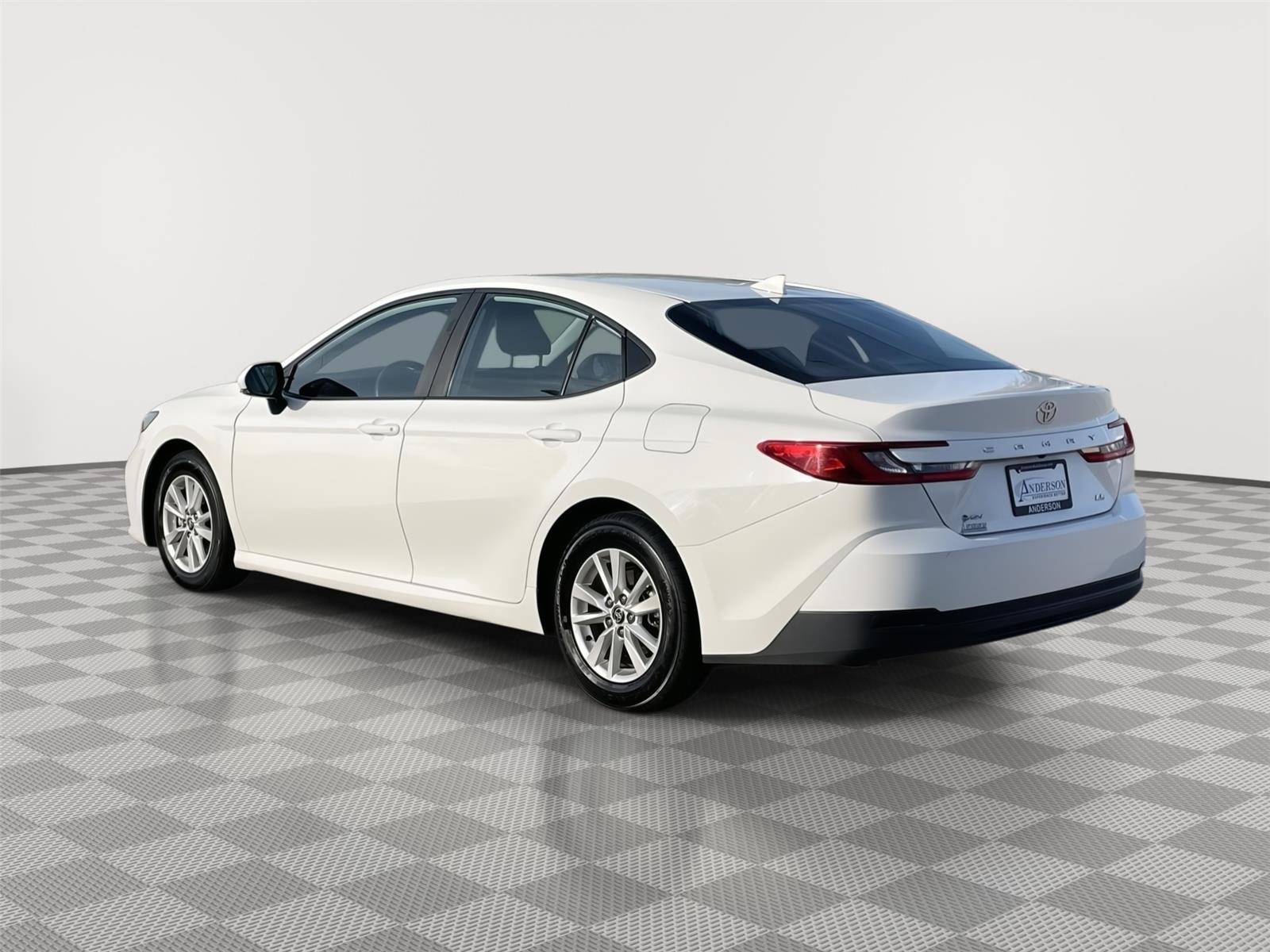 Vehicle photo 9