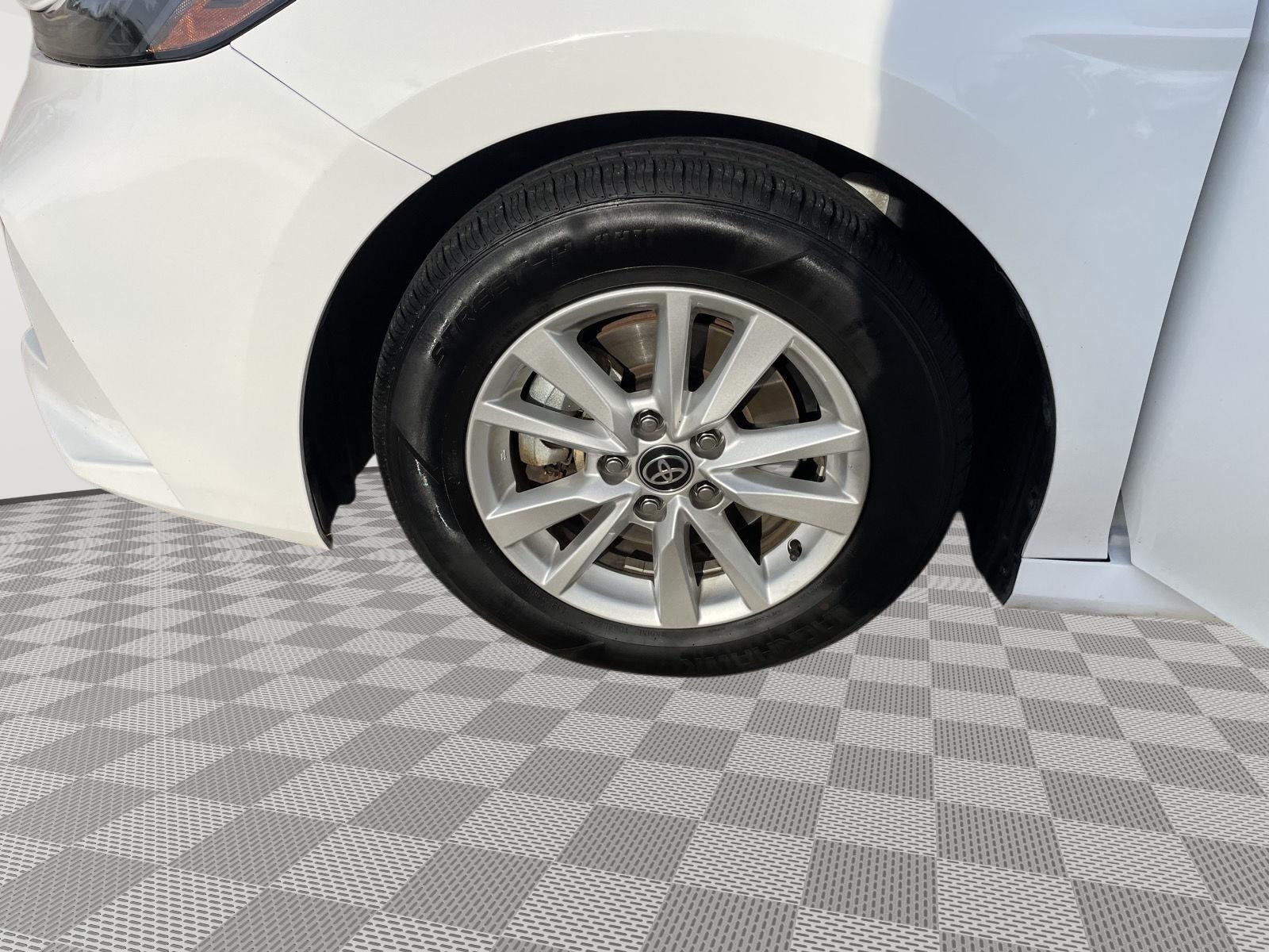 Vehicle photo 10