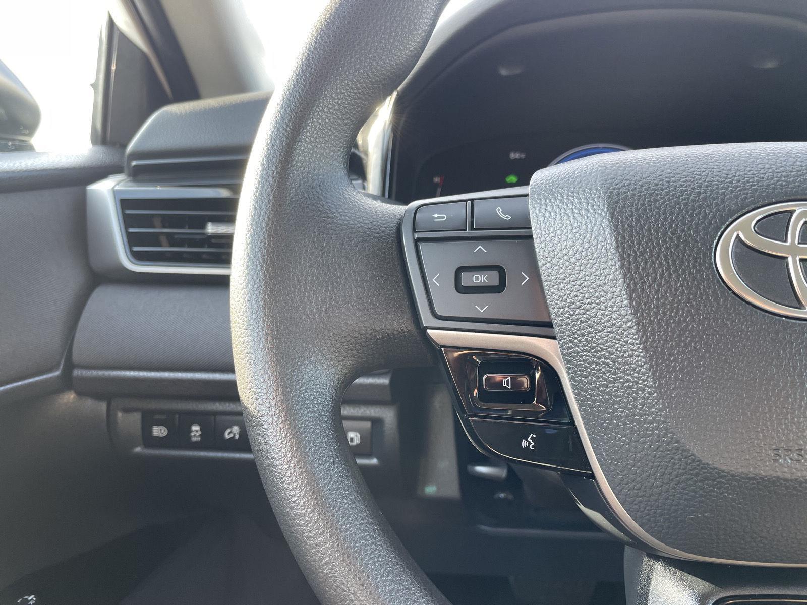 Vehicle photo 13