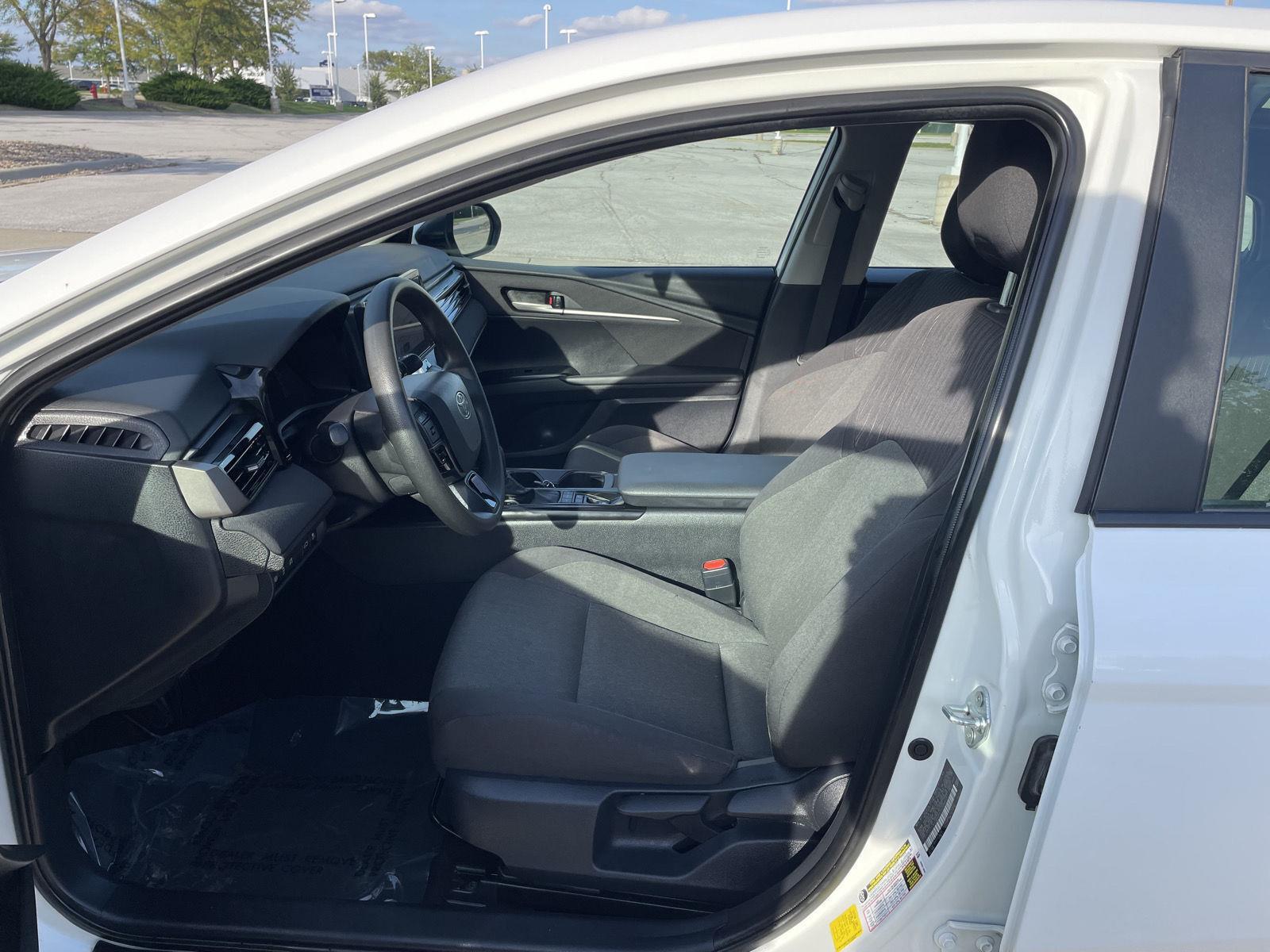 Vehicle photo 17
