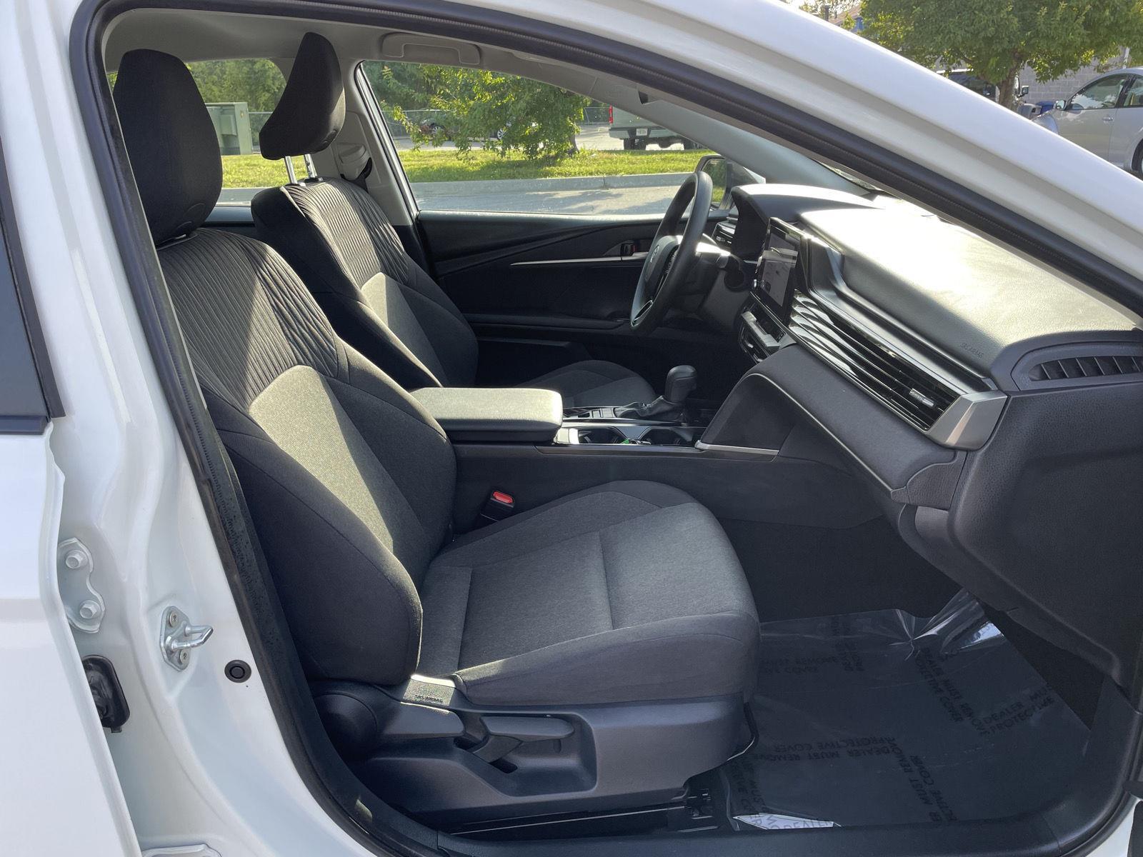 Vehicle photo 19
