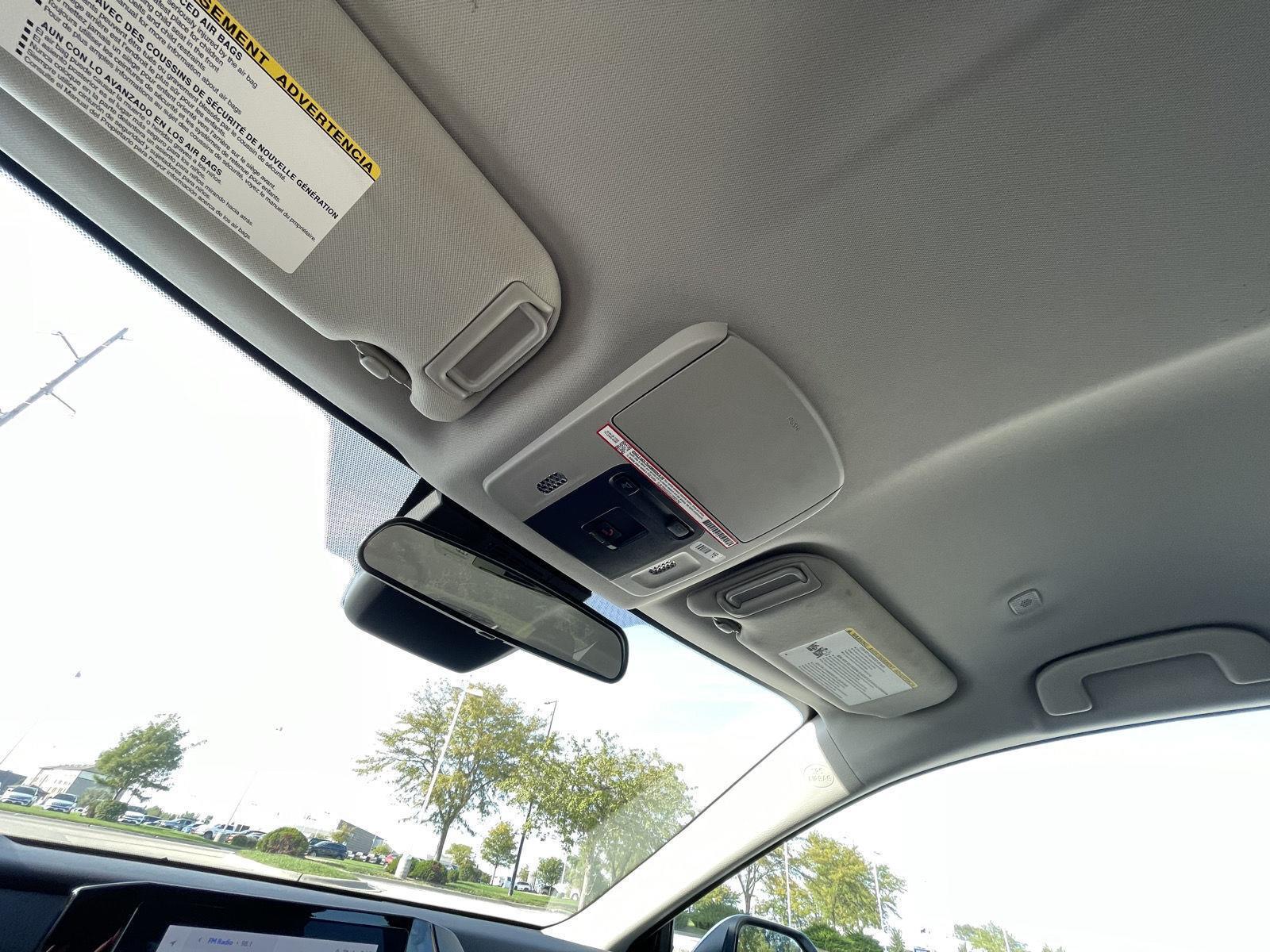 Vehicle photo 21
