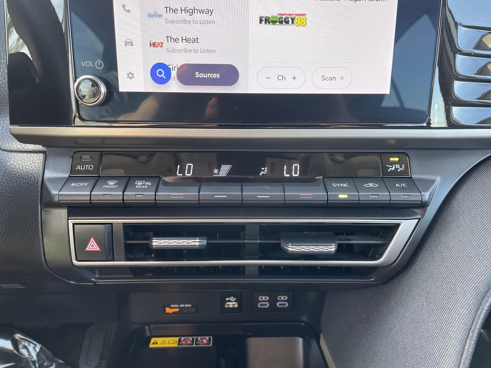 Vehicle photo 25