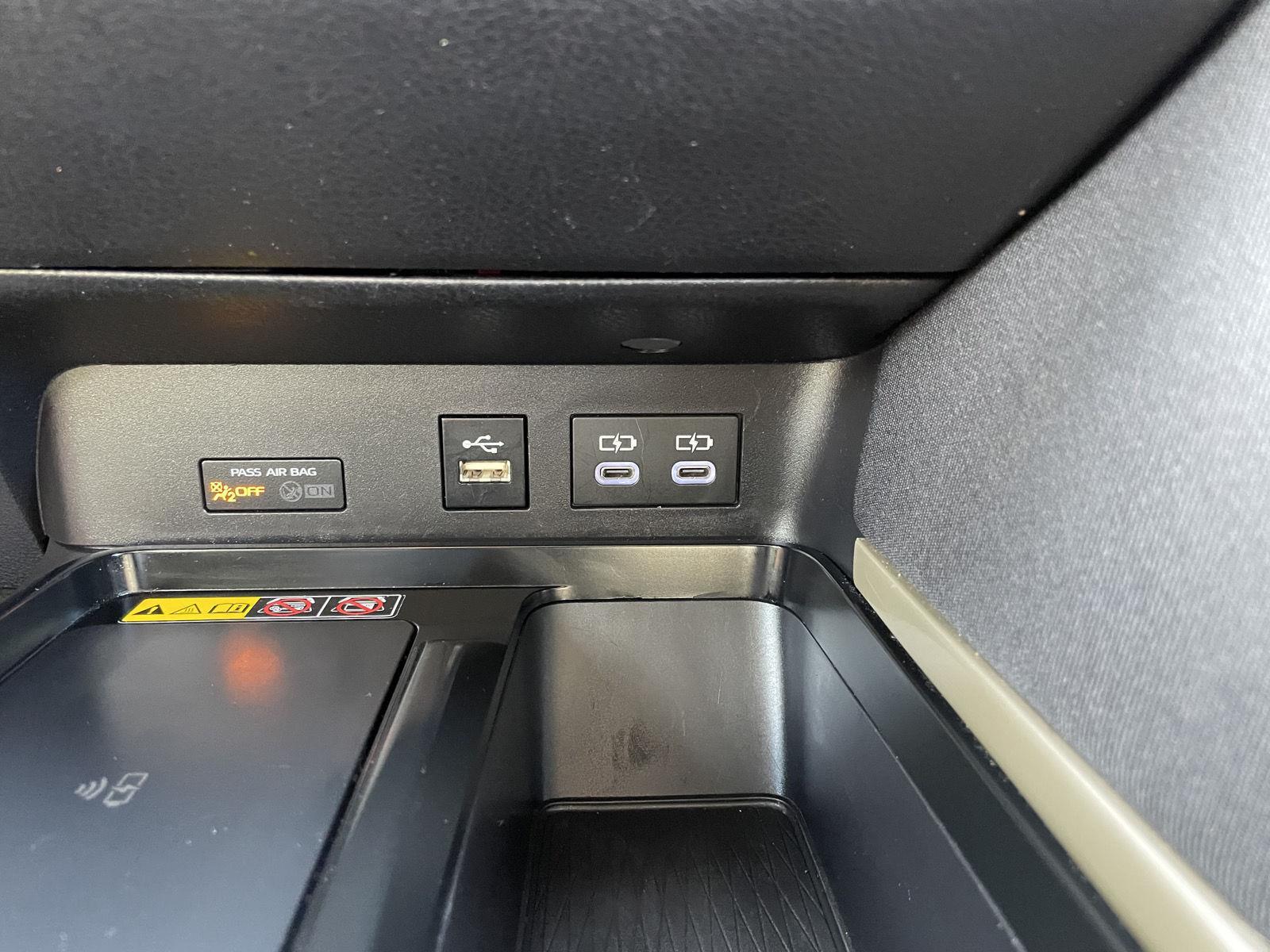 Vehicle photo 26