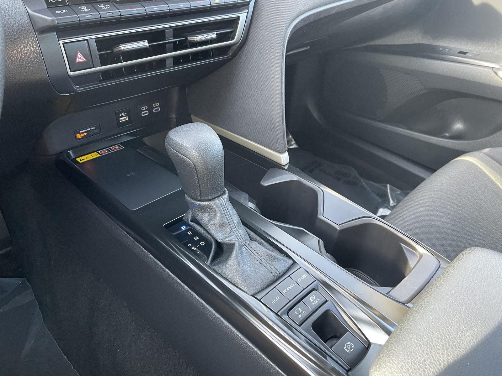 Vehicle photo 29