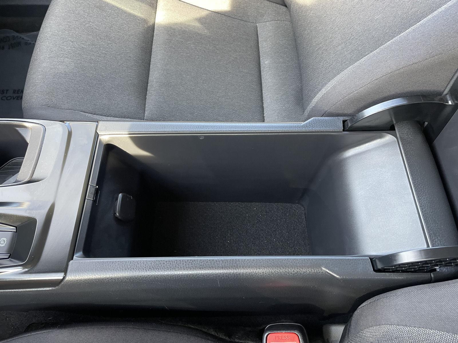 Vehicle photo 30