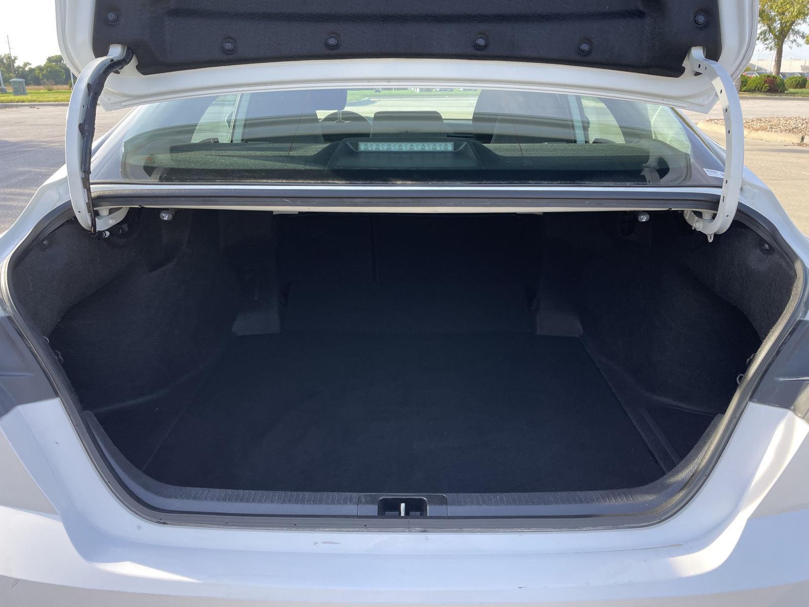 Vehicle photo 34