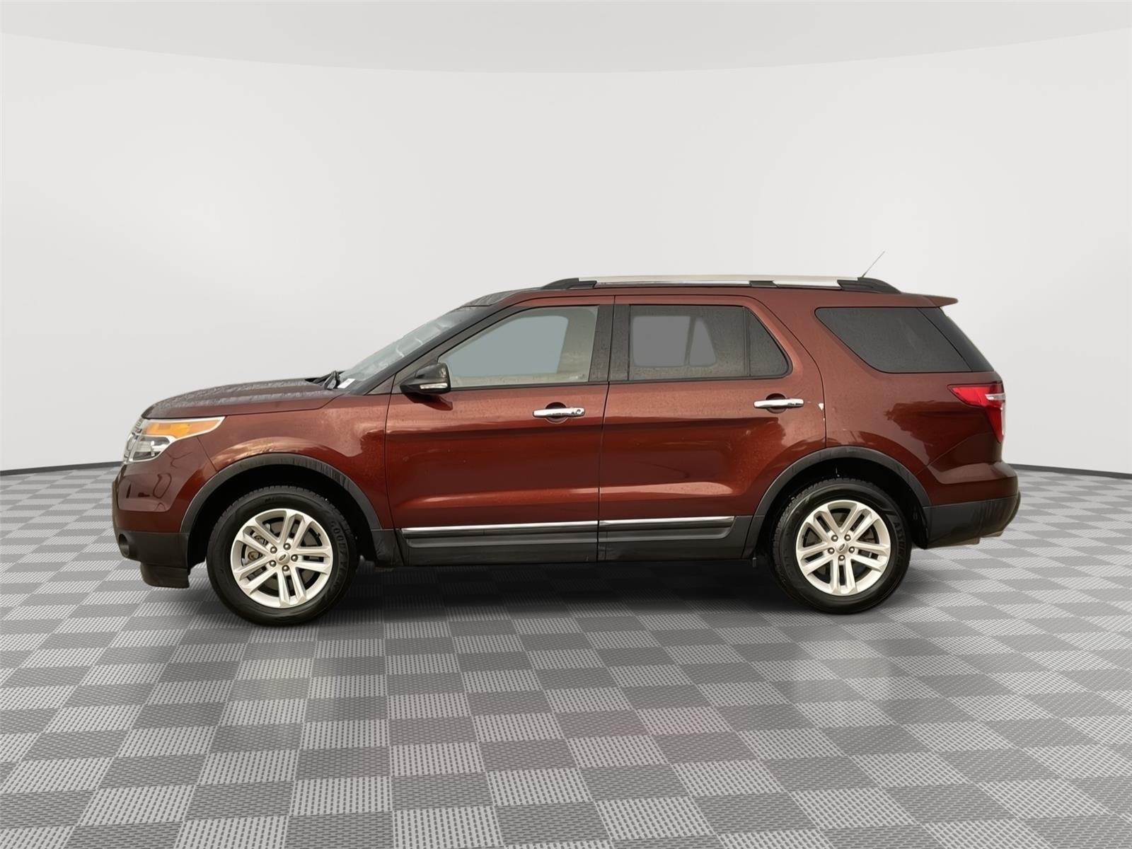 Vehicle photo 2