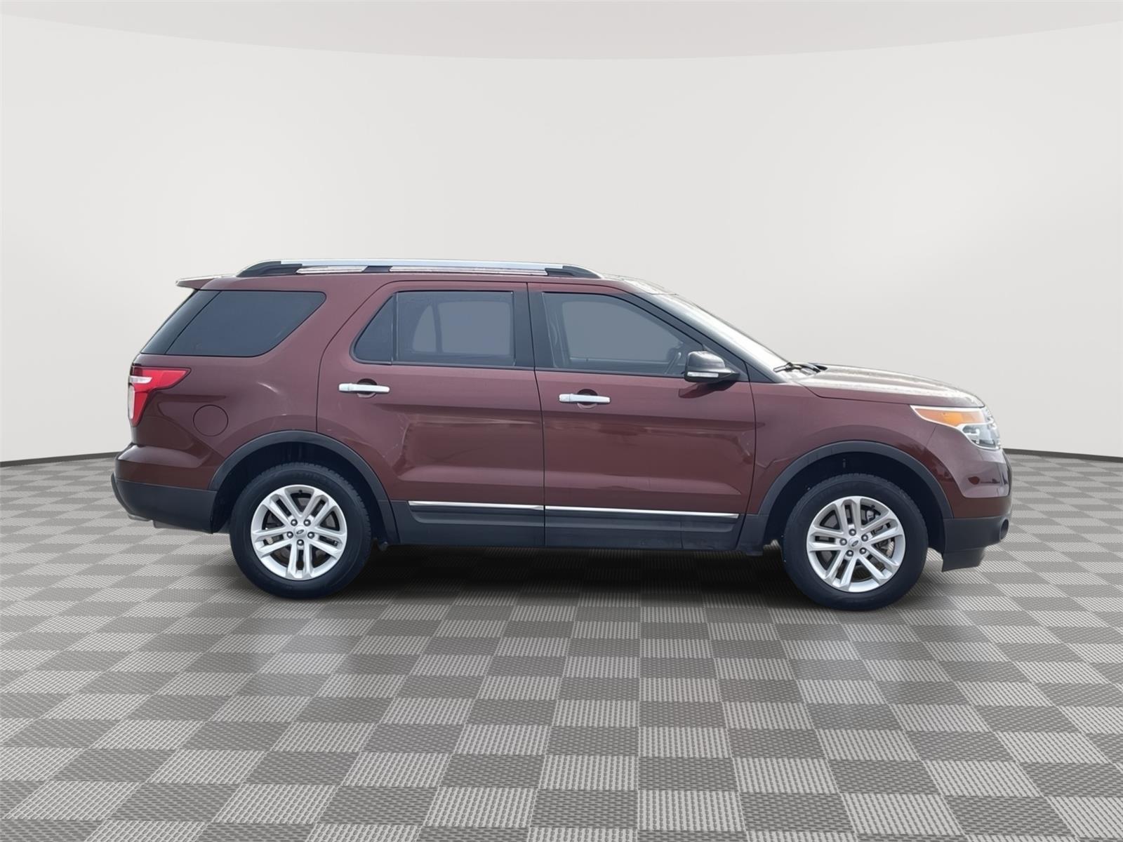 Vehicle photo 6