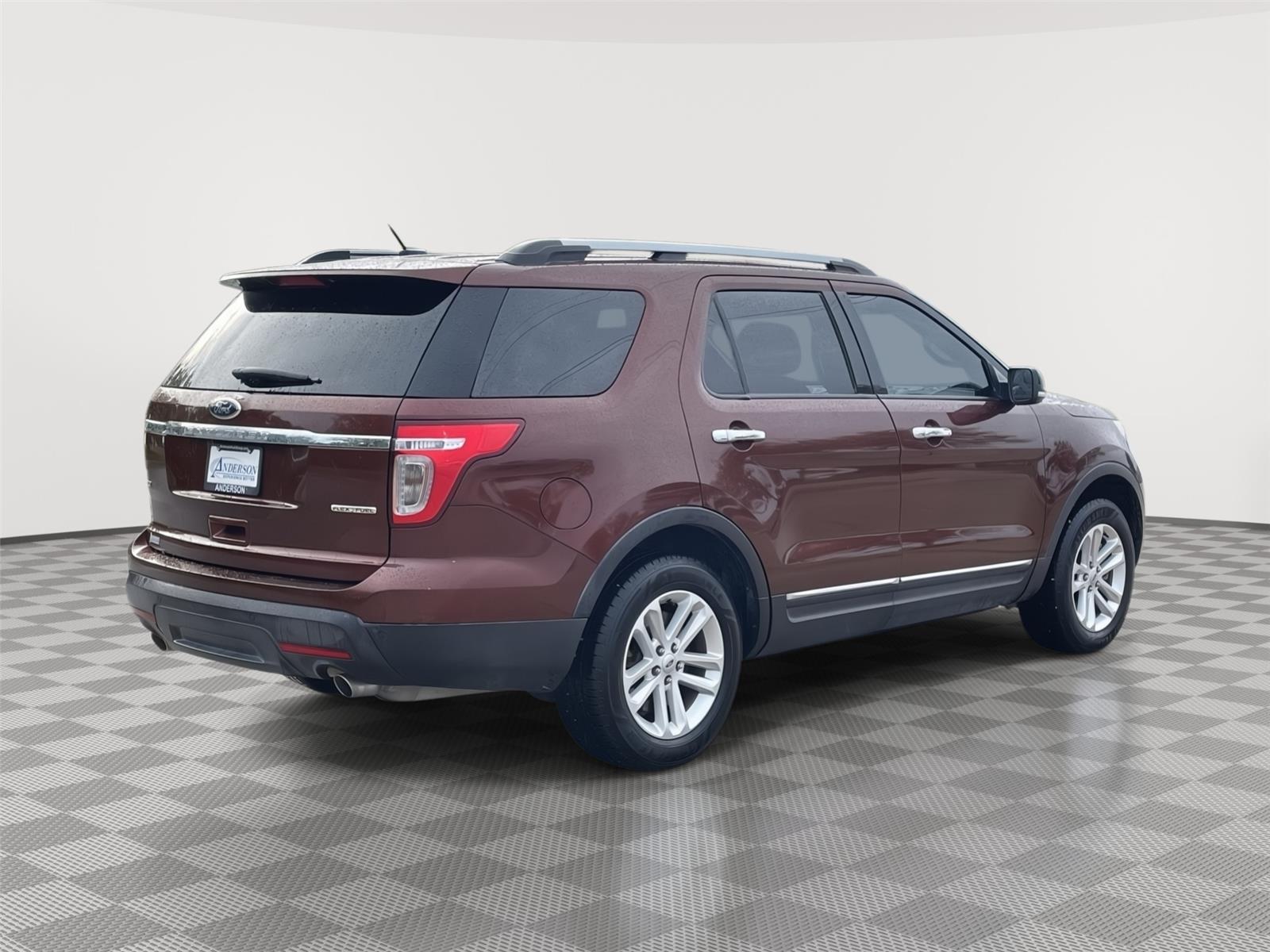 Vehicle photo 7