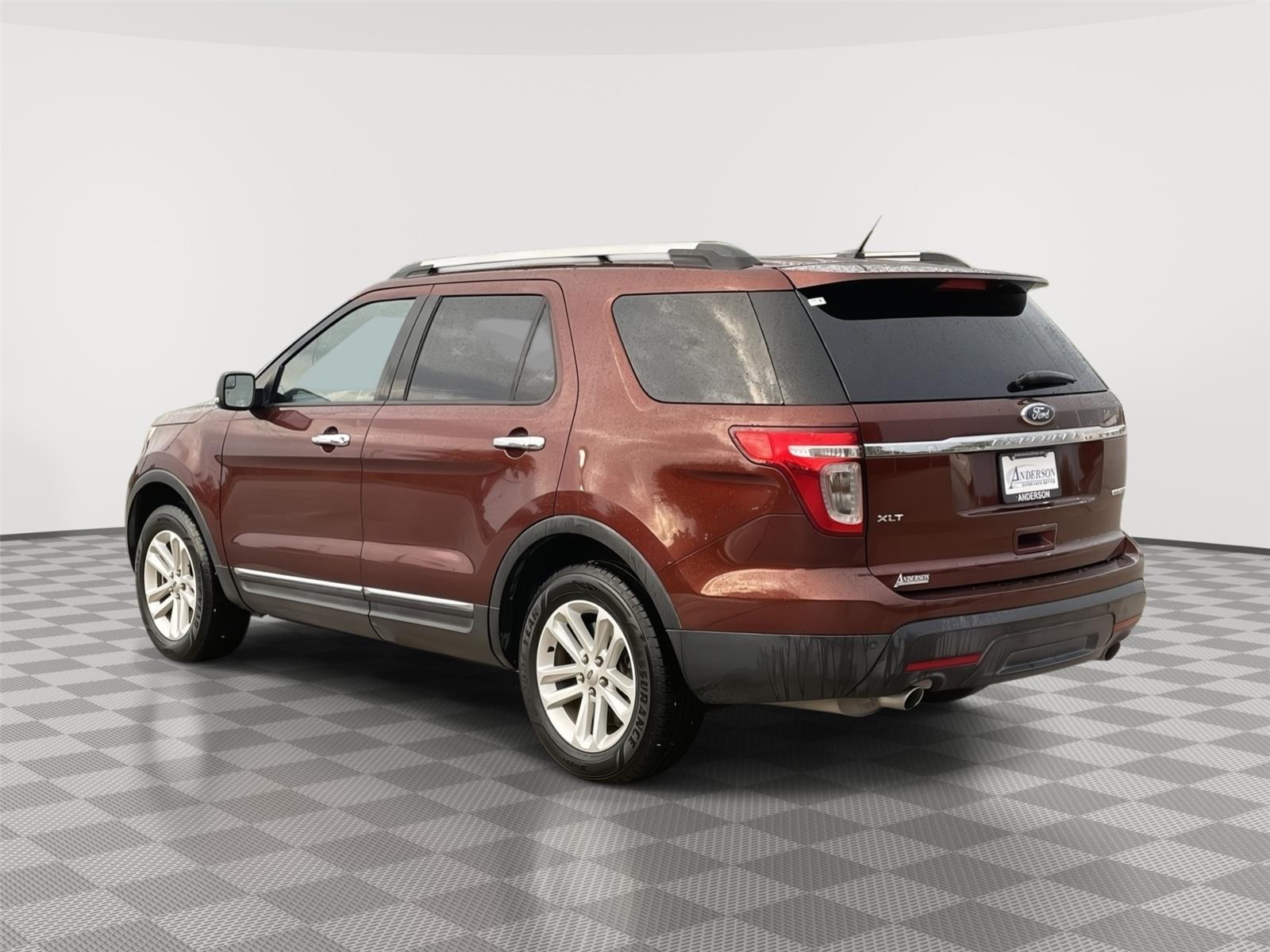 Vehicle photo 9