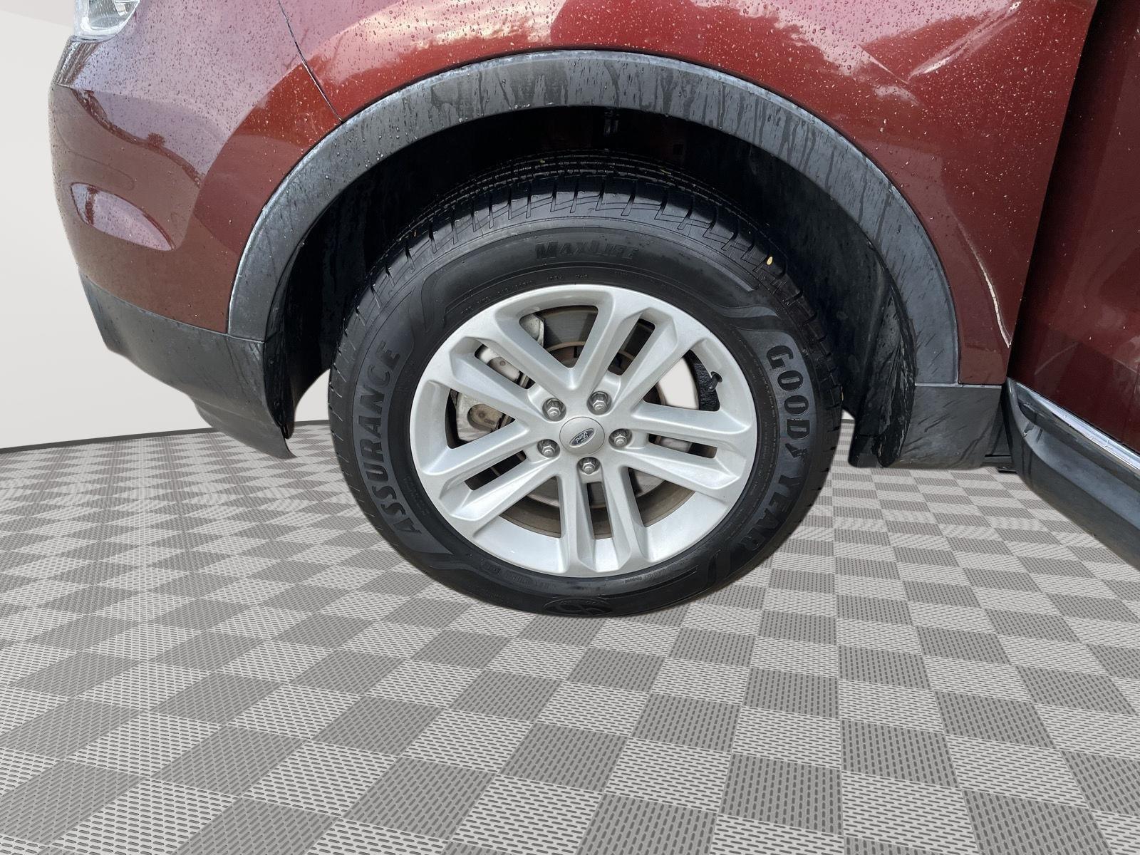 Vehicle photo 10