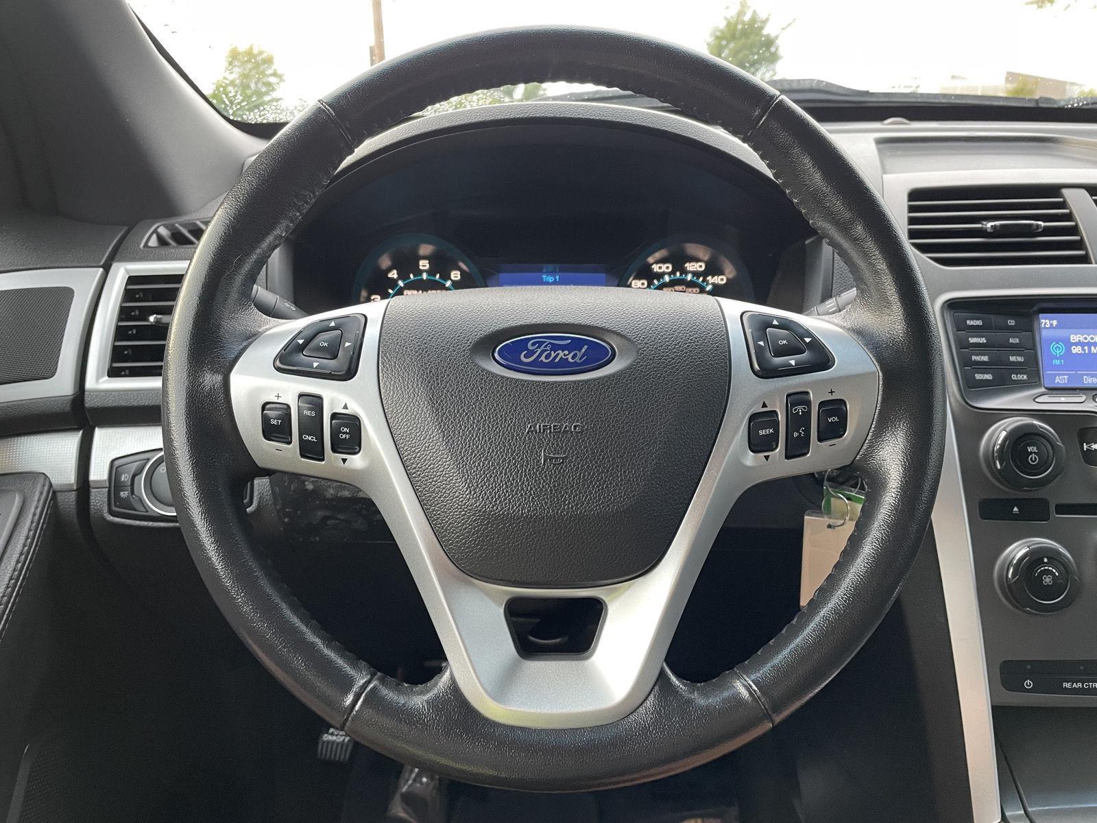 Vehicle photo 12