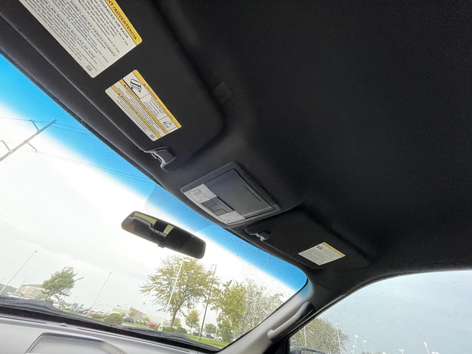 Vehicle photo 22