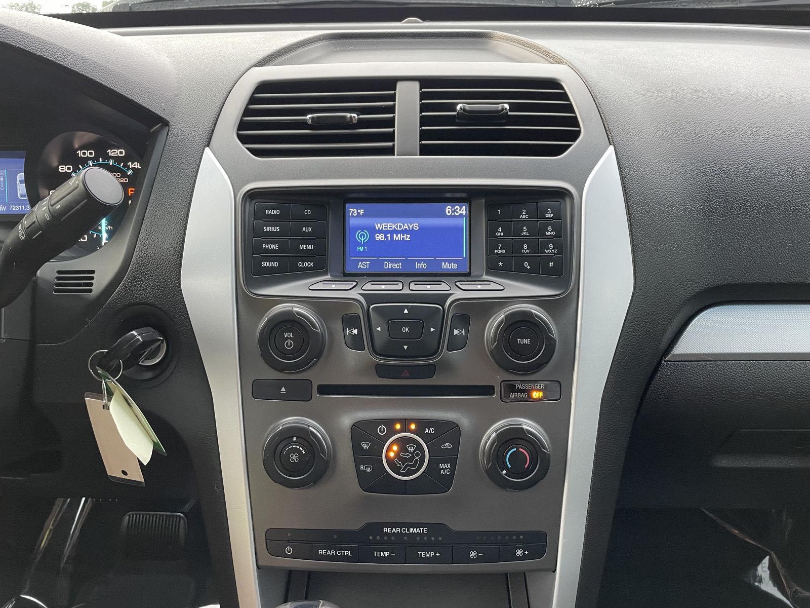 Vehicle photo 23