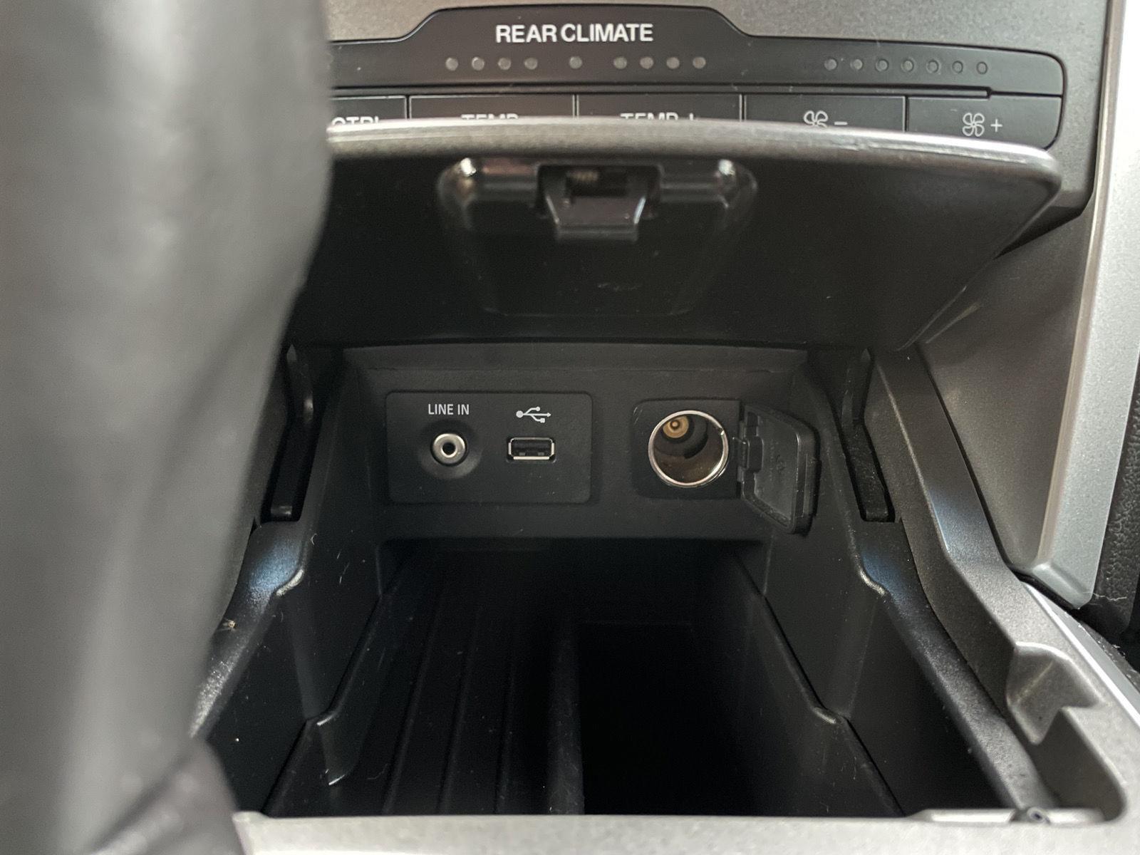 Vehicle photo 26