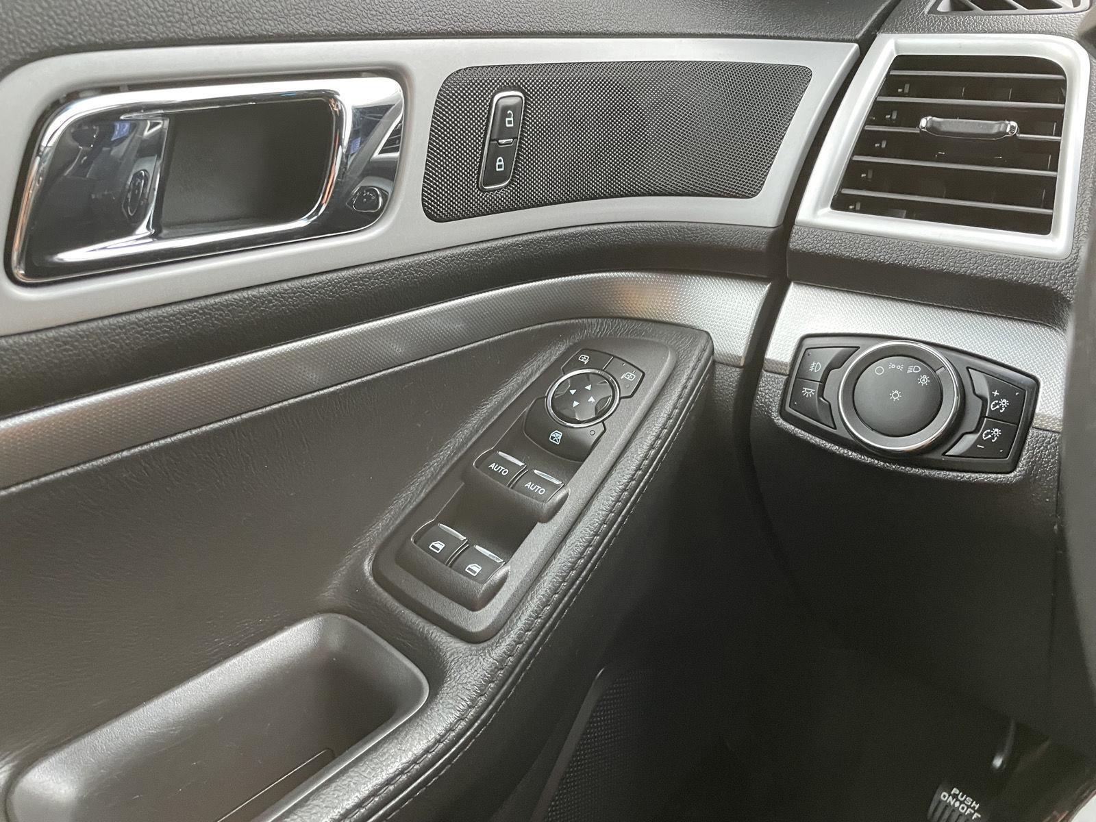 Vehicle photo 27