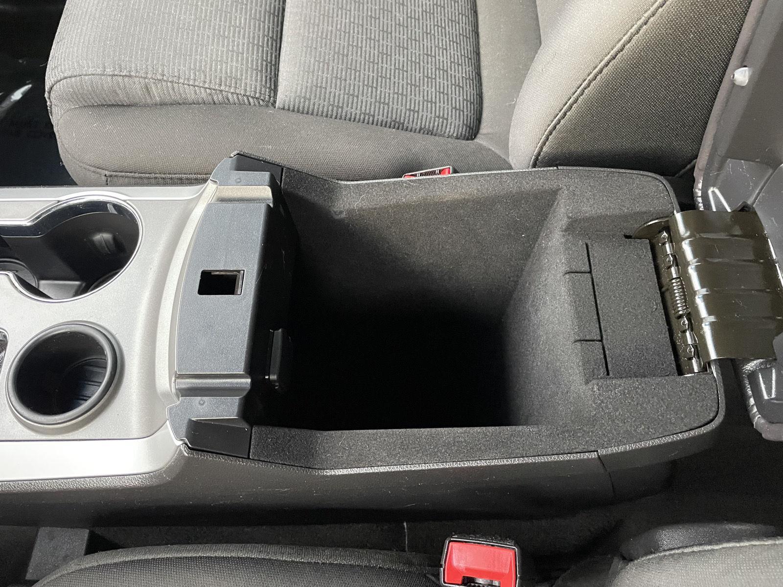 Vehicle photo 29
