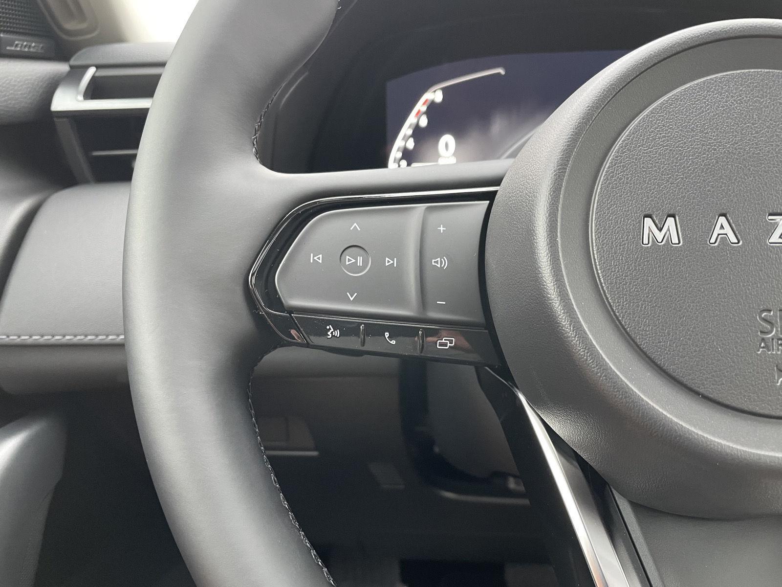 Vehicle photo 13