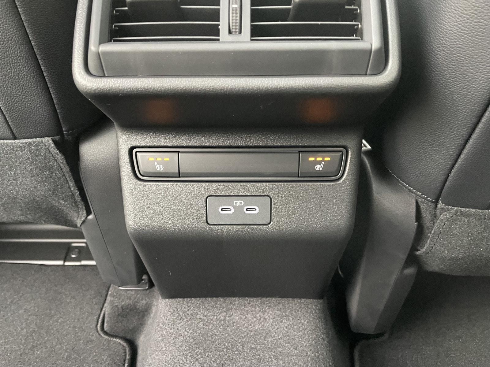 Vehicle photo 21