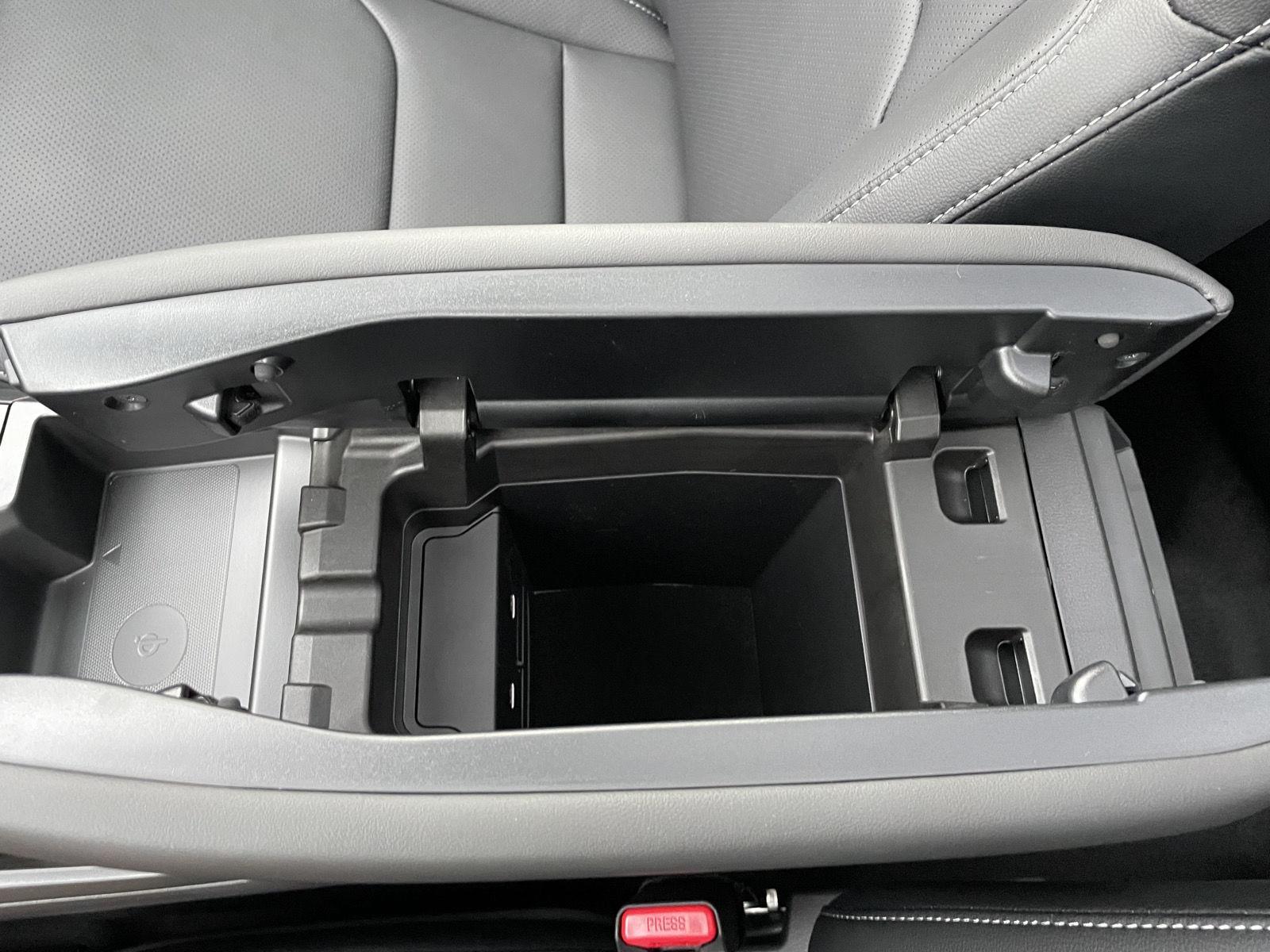 Vehicle photo 32
