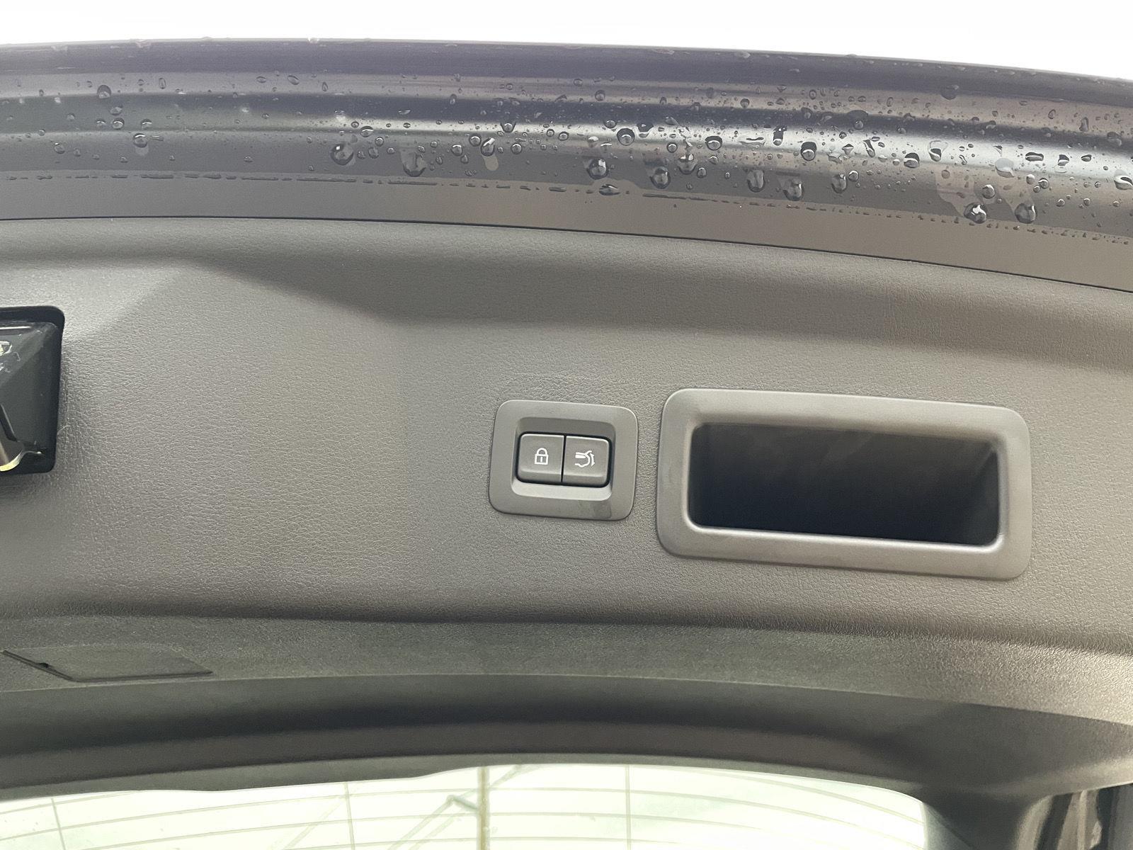 Vehicle photo 37