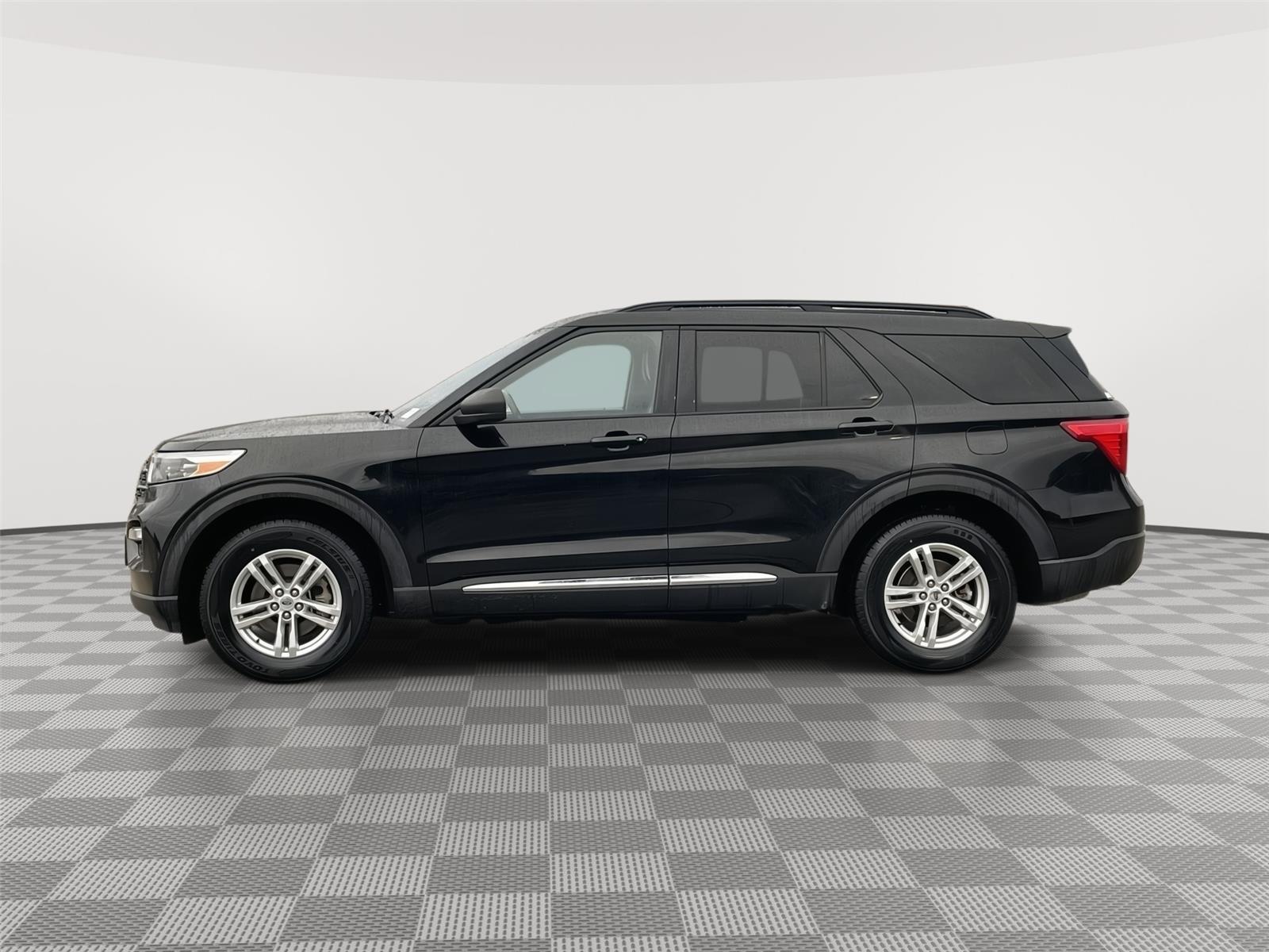 Vehicle photo 2