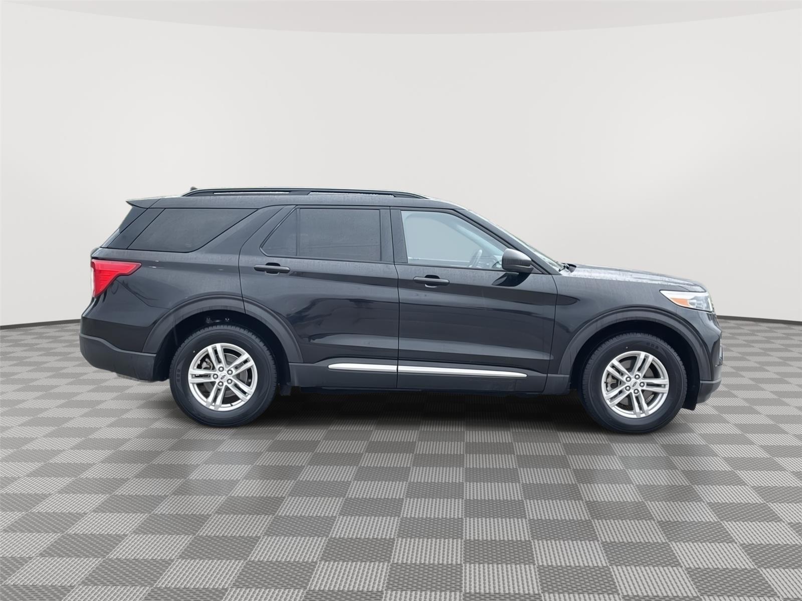 Vehicle photo 6