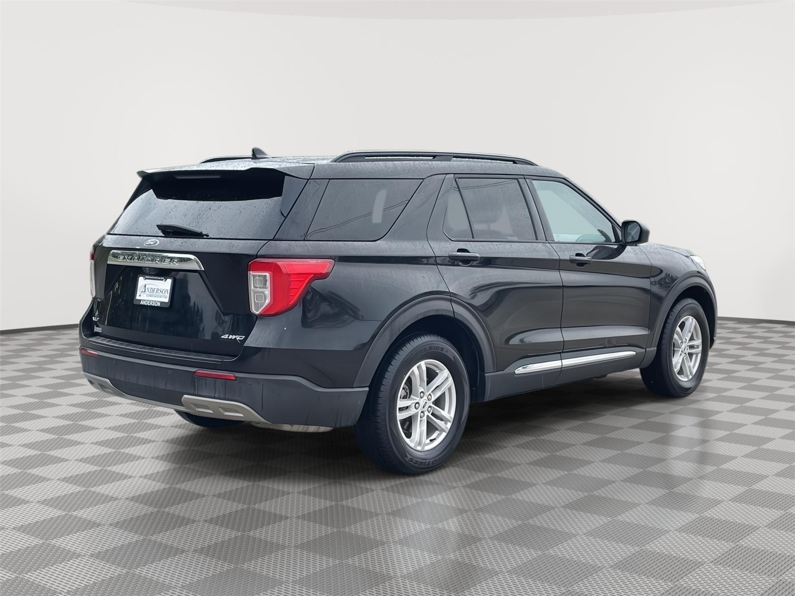 Vehicle photo 7