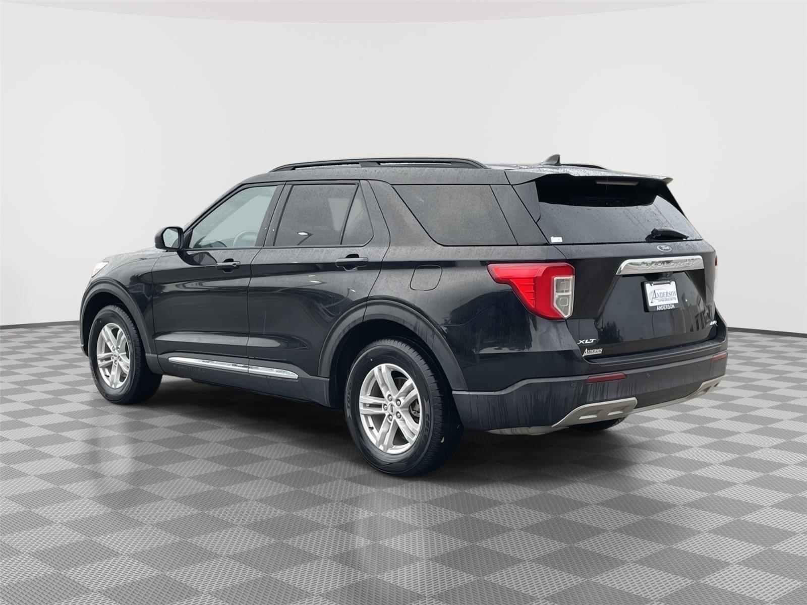 Vehicle photo 9