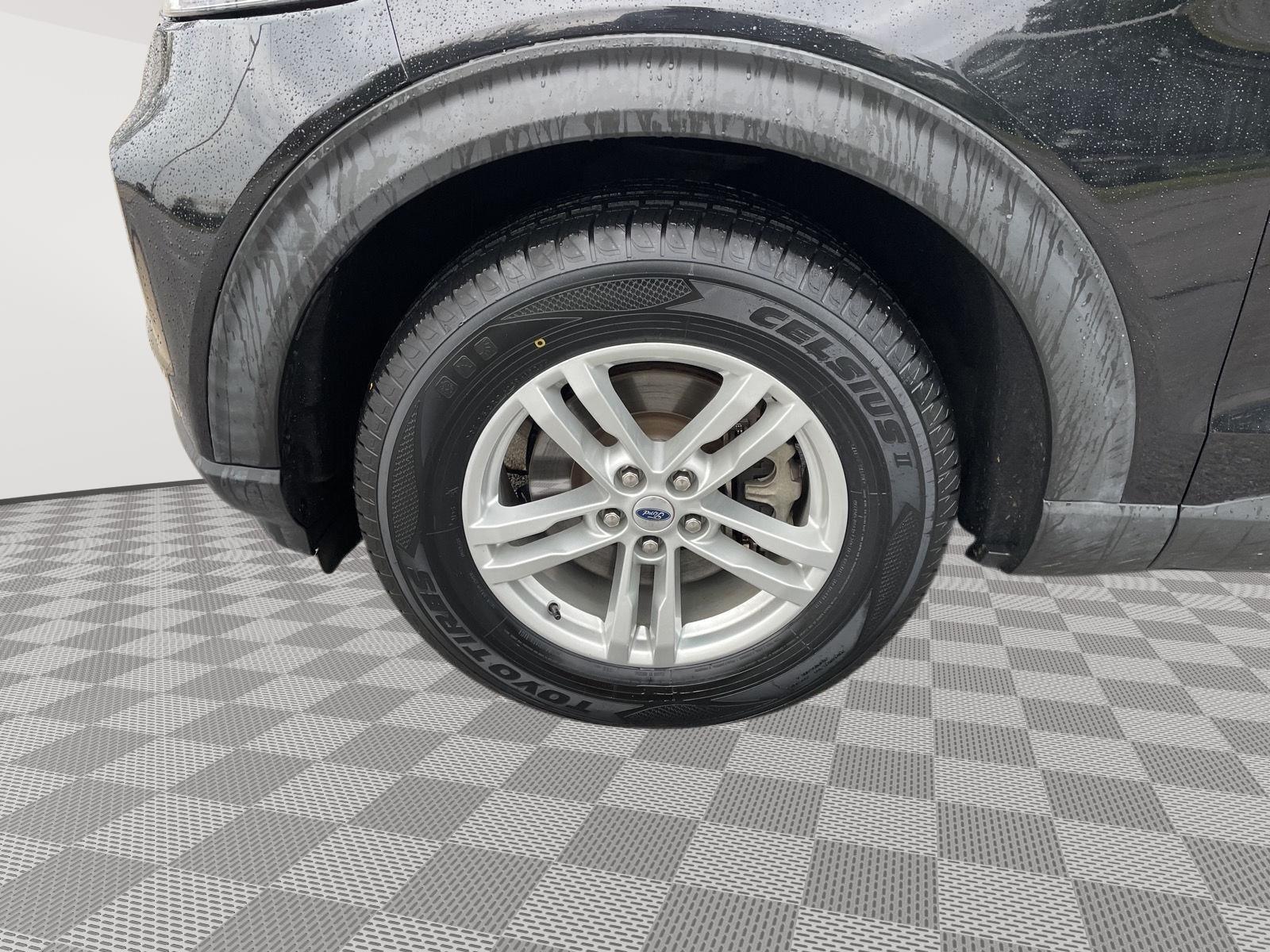 Vehicle photo 10