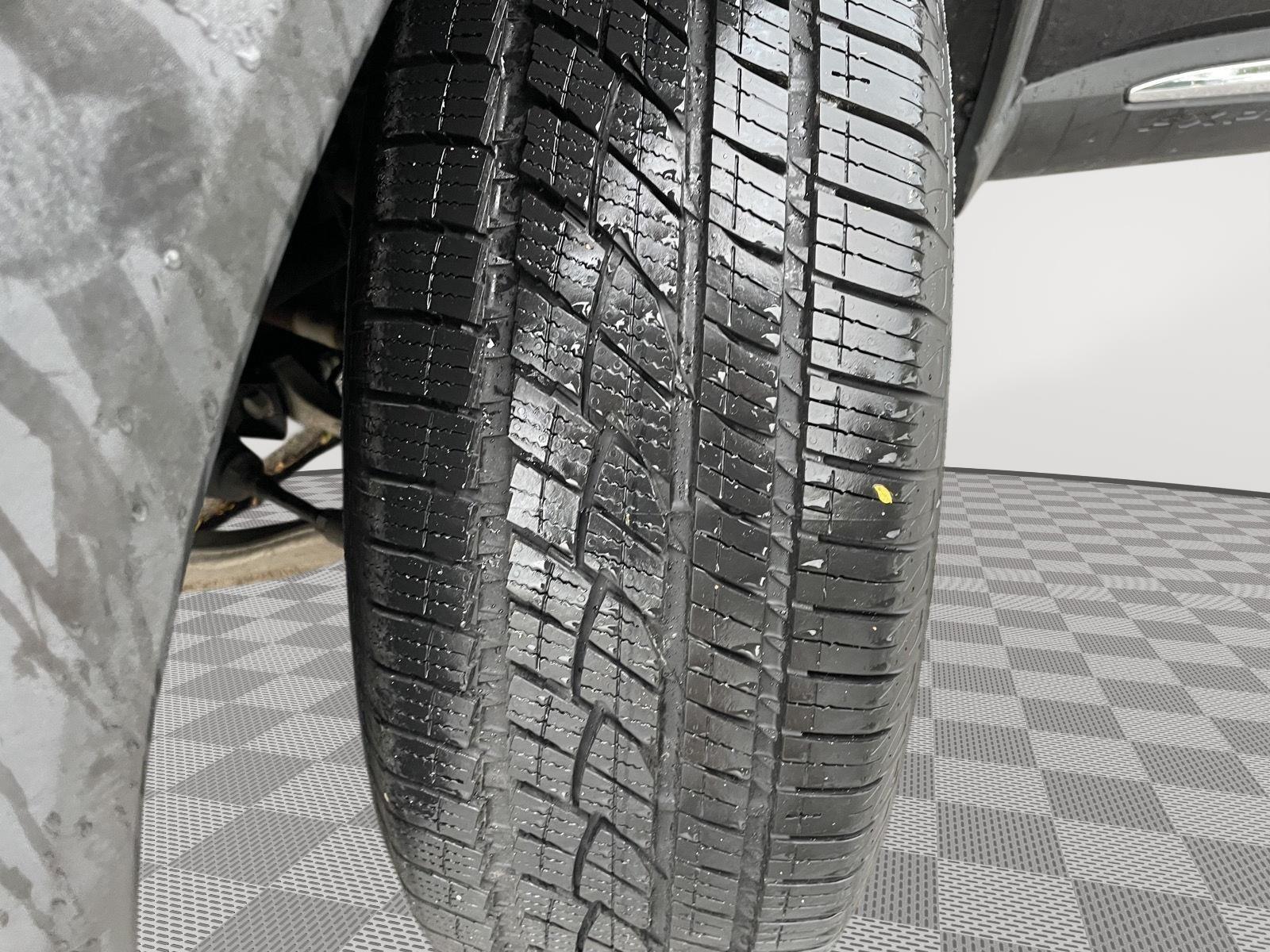 Vehicle photo 11