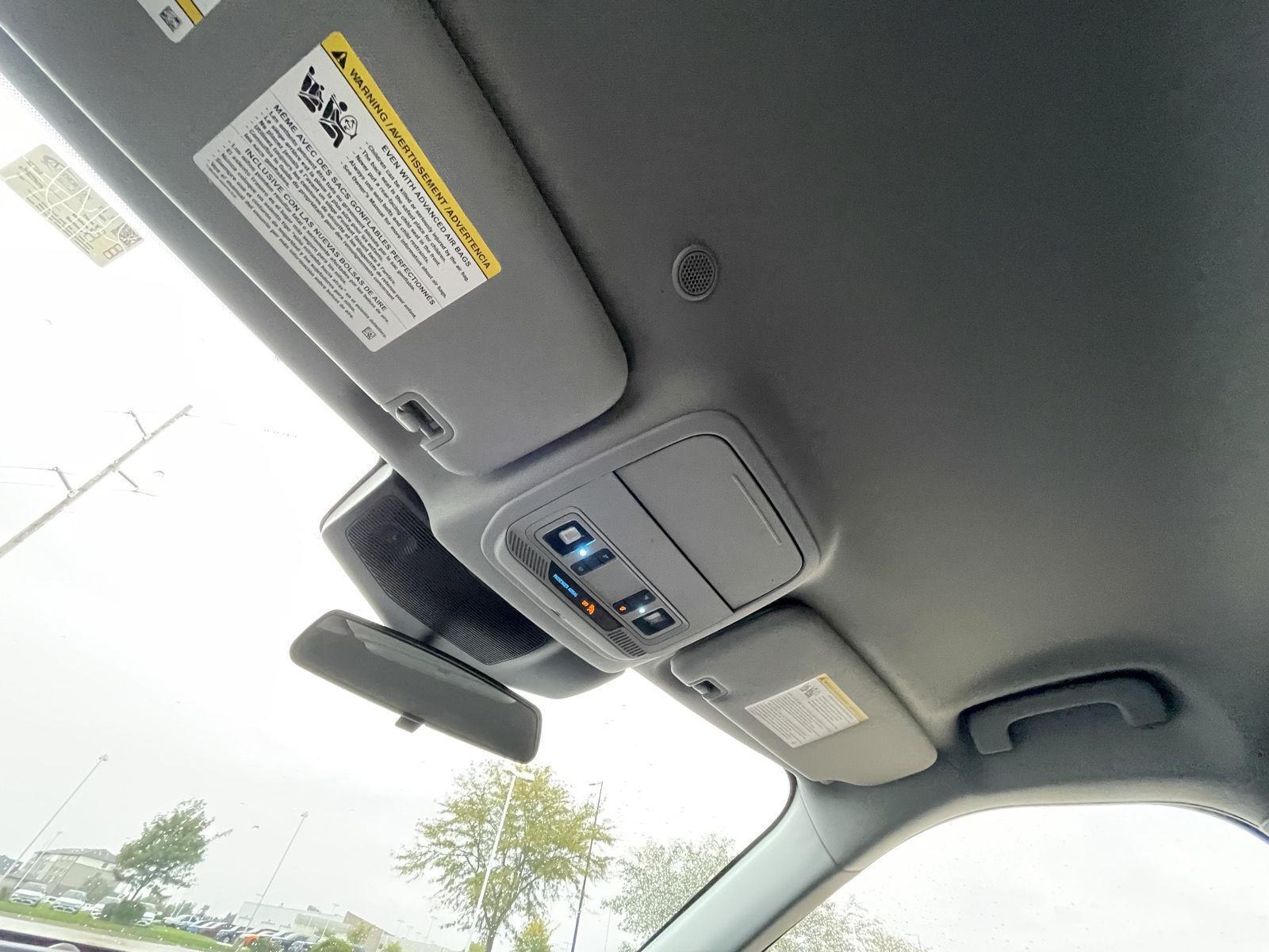 Vehicle photo 21